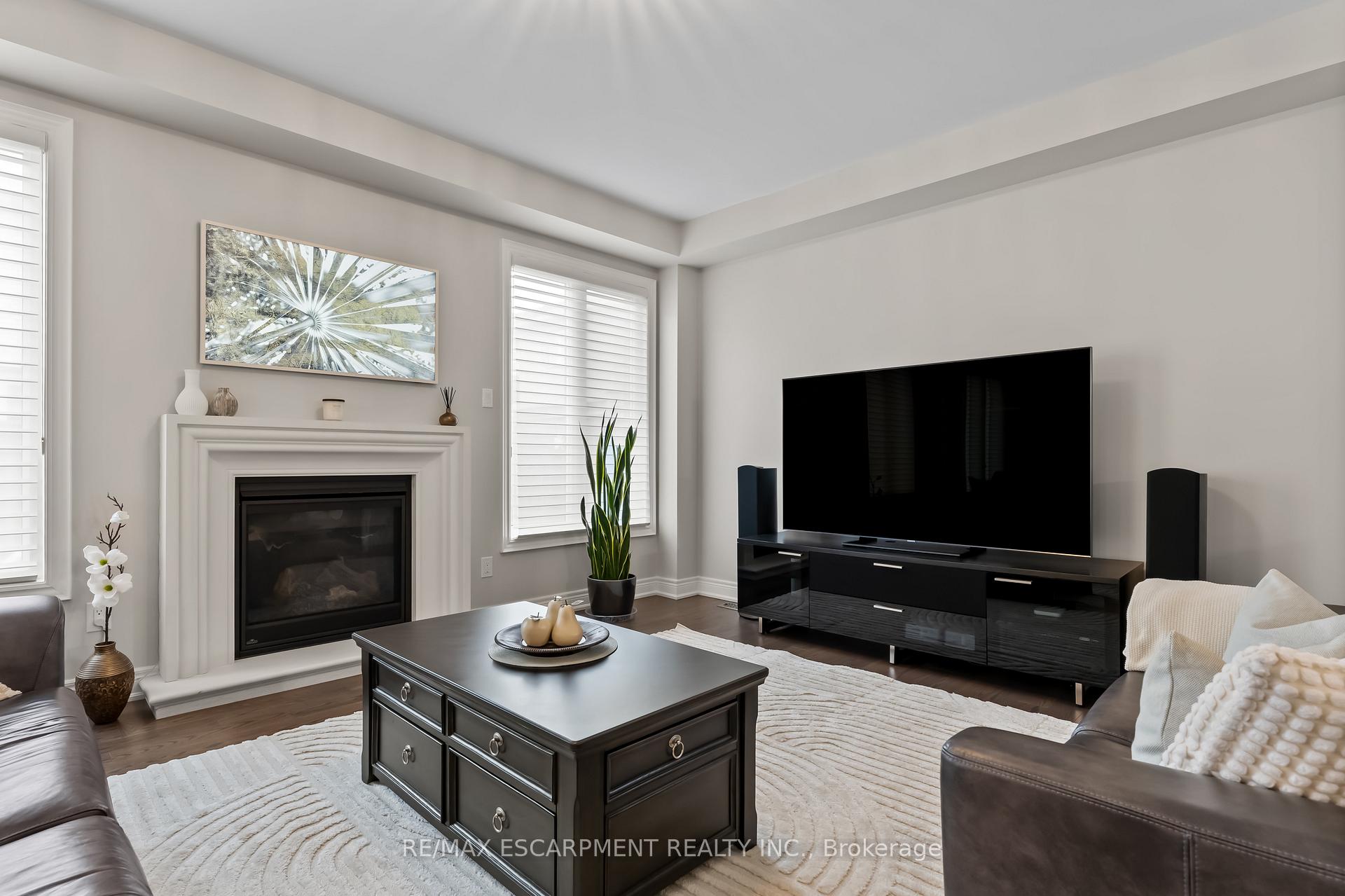 Photo 12 of 129 Fingland Crescent, Hamilton, Waterdown — HOMEH