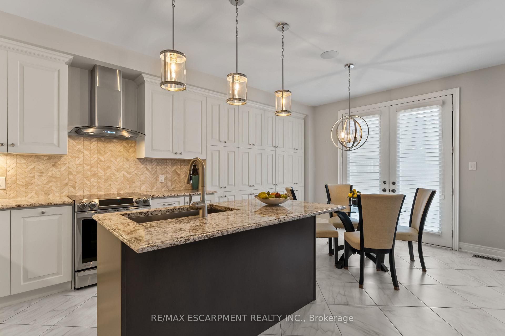 Photo 14 of 129 Fingland Crescent, Hamilton, Waterdown — HOMEH