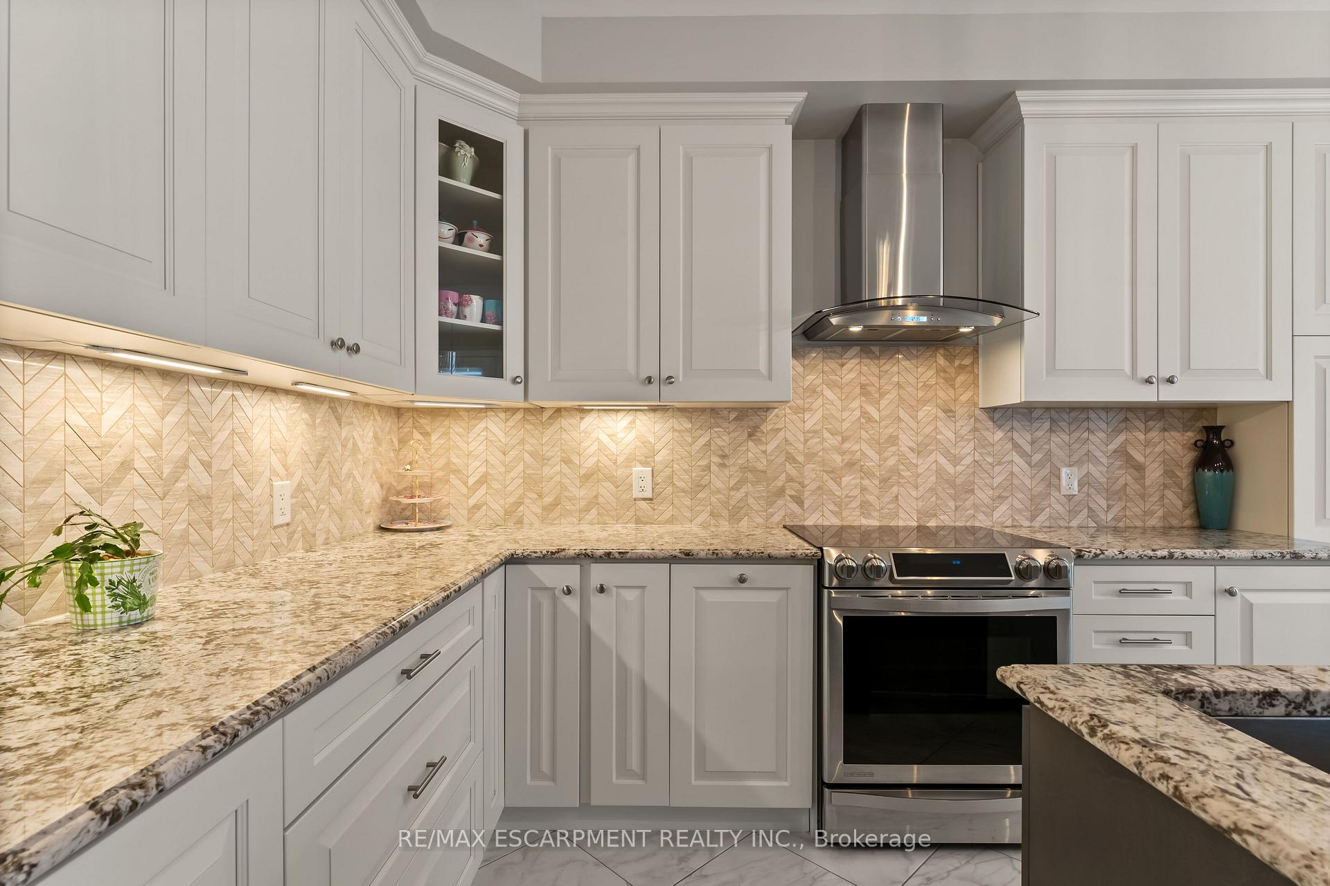 Photo 15 of 129 Fingland Crescent, Hamilton, Waterdown — HOMEH