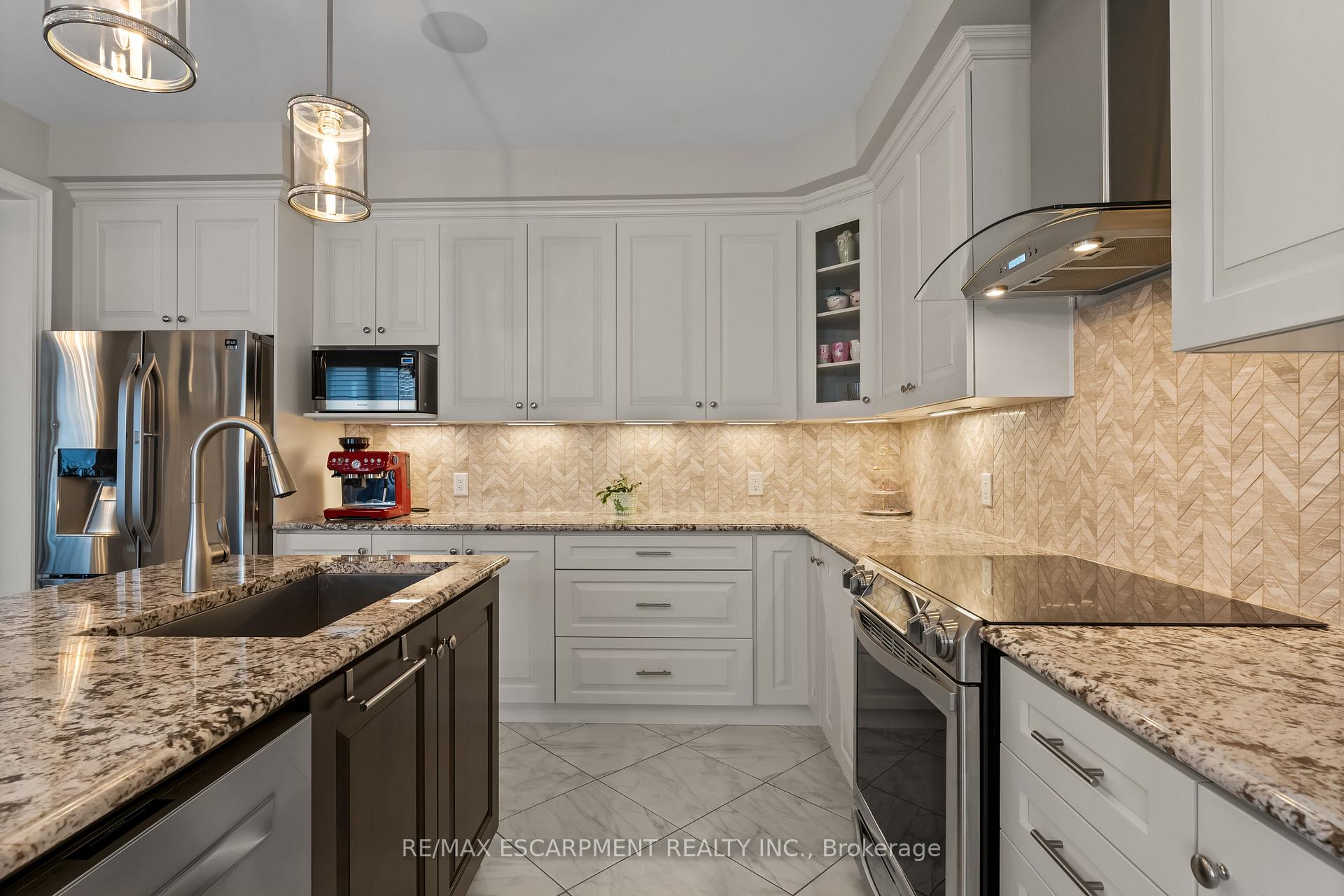 Photo 16 of 129 Fingland Crescent, Hamilton, Waterdown — HOMEH