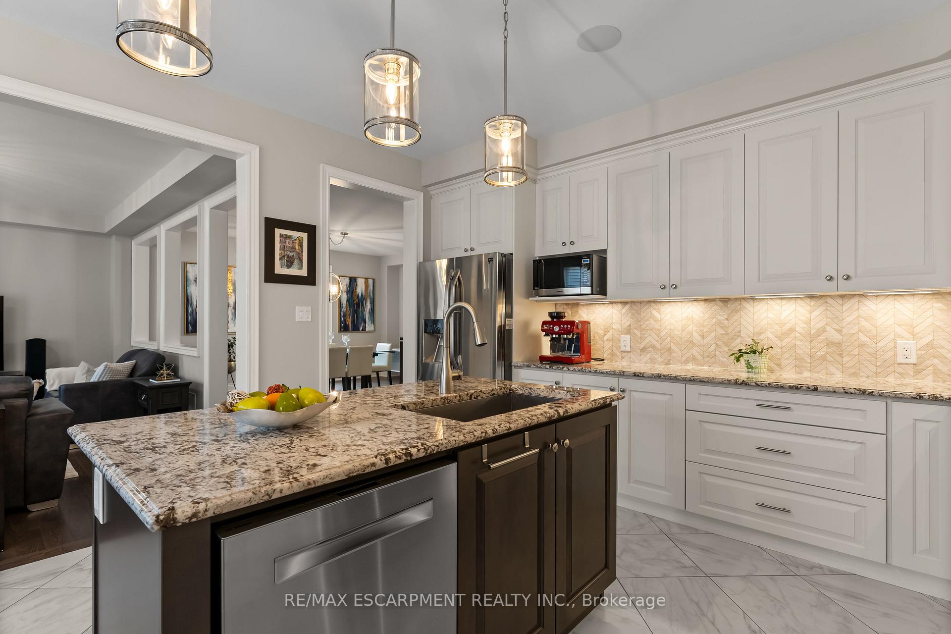 Photo 17 of 129 Fingland Crescent, Hamilton, Waterdown — HOMEH