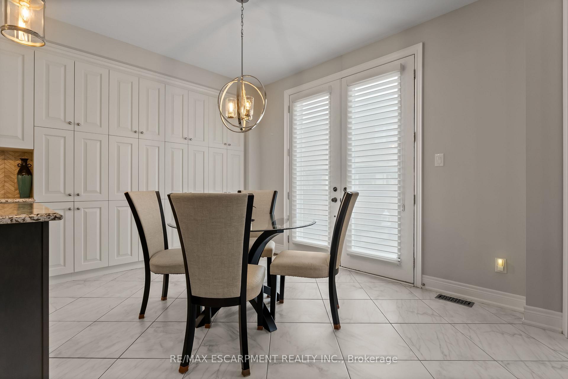 Photo 18 of 129 Fingland Crescent, Hamilton, Waterdown — HOMEH
