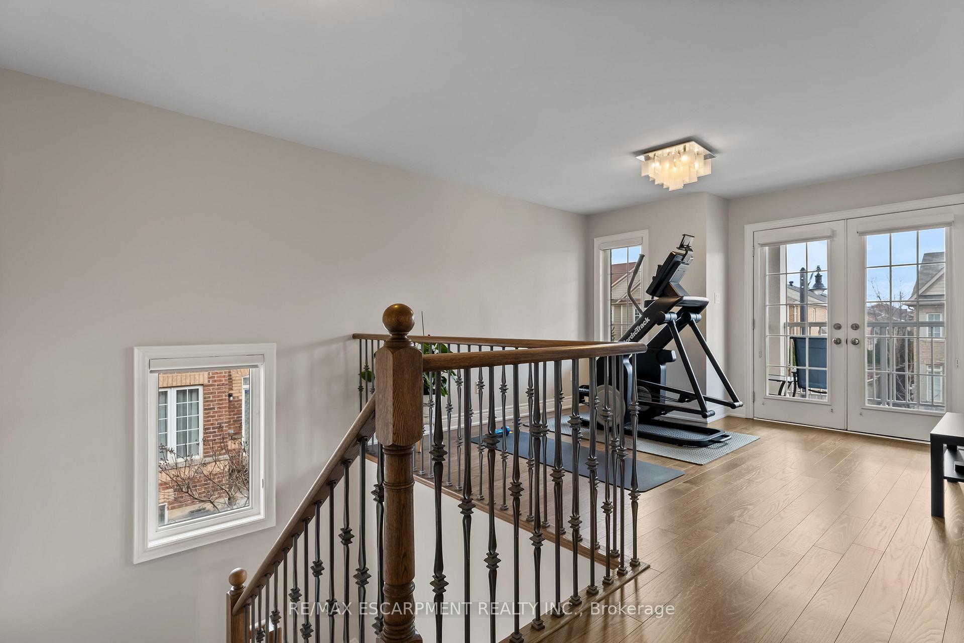 Photo 22 of 129 Fingland Crescent, Hamilton, Waterdown — HOMEH