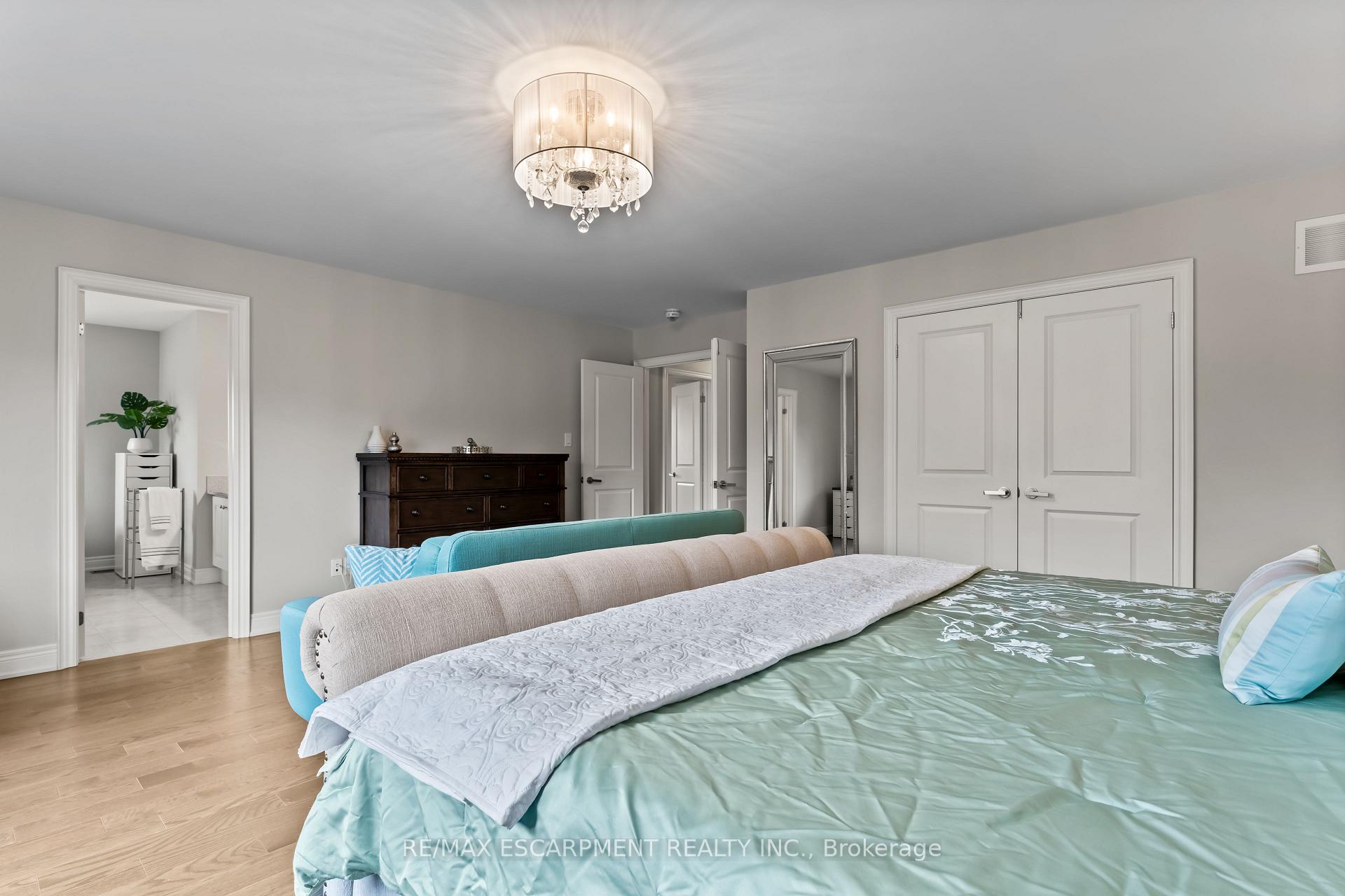 Photo 32 of 129 Fingland Crescent, Hamilton, Waterdown — HOMEH