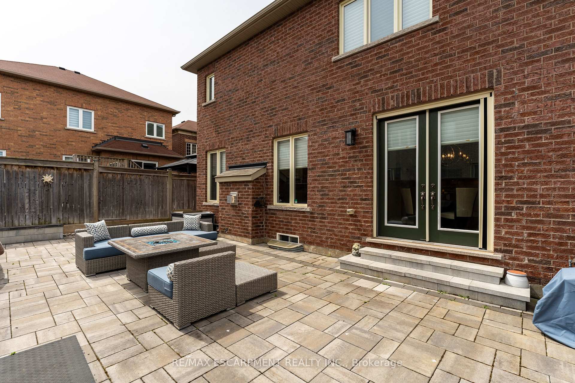 Photo 40 of 129 Fingland Crescent, Hamilton, Waterdown — HOMEH