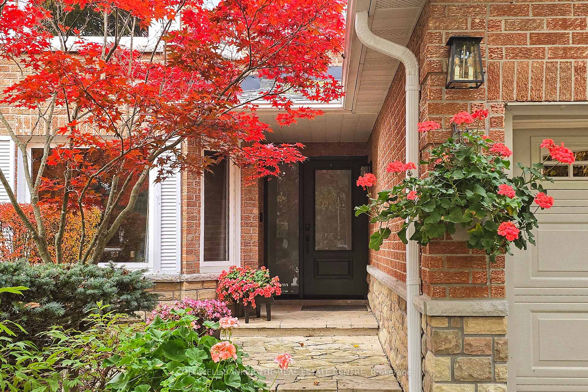 Photo 3 of 225 Hickman Street, Caledon, Bolton West — HOMEH