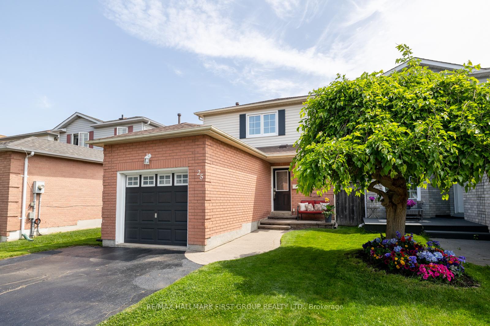Photo 2 of 25 Kershaw Street, Clarington, Bowmanville — HOMEH