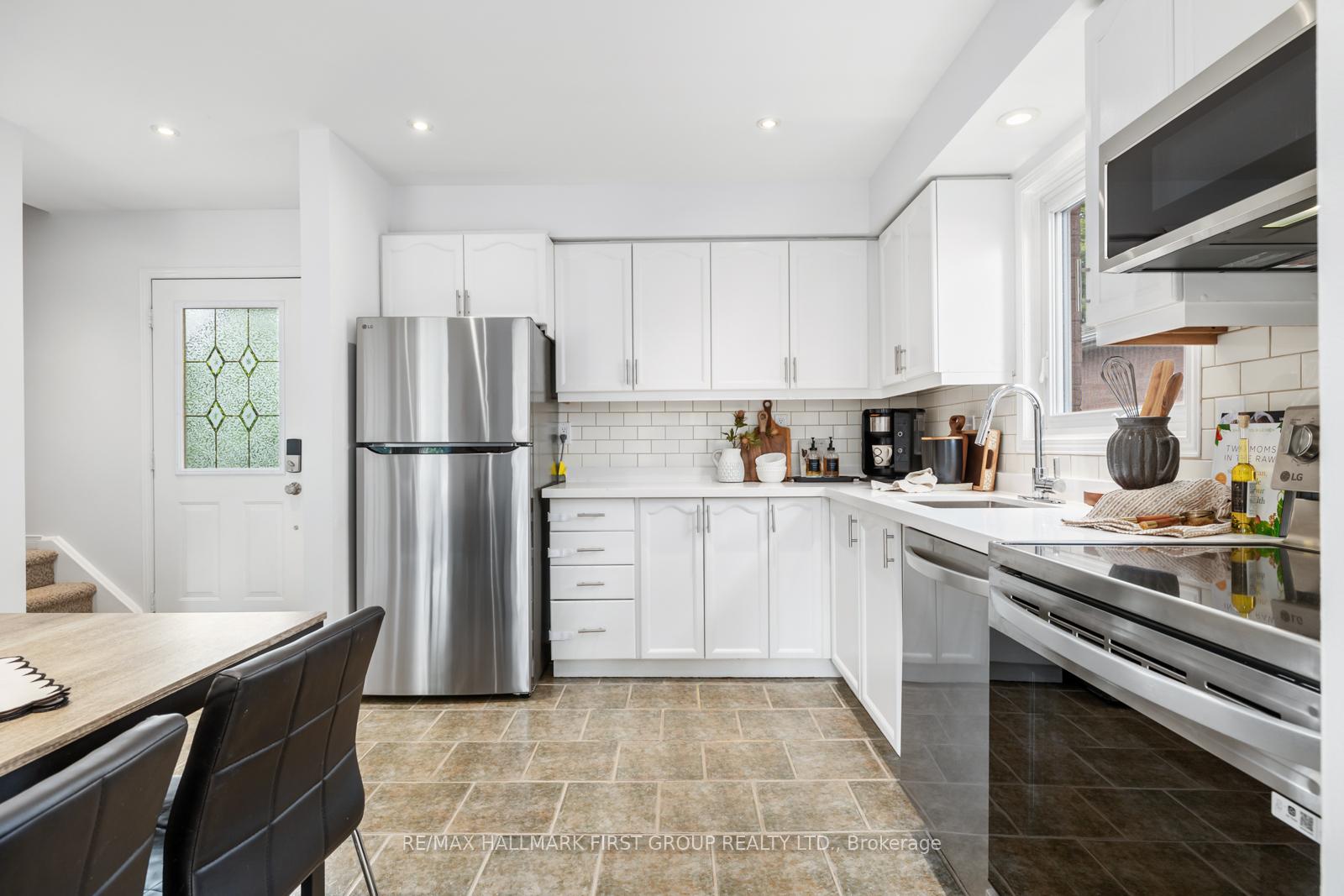 Photo 7 of 25 Kershaw Street, Clarington, Bowmanville — HOMEH
