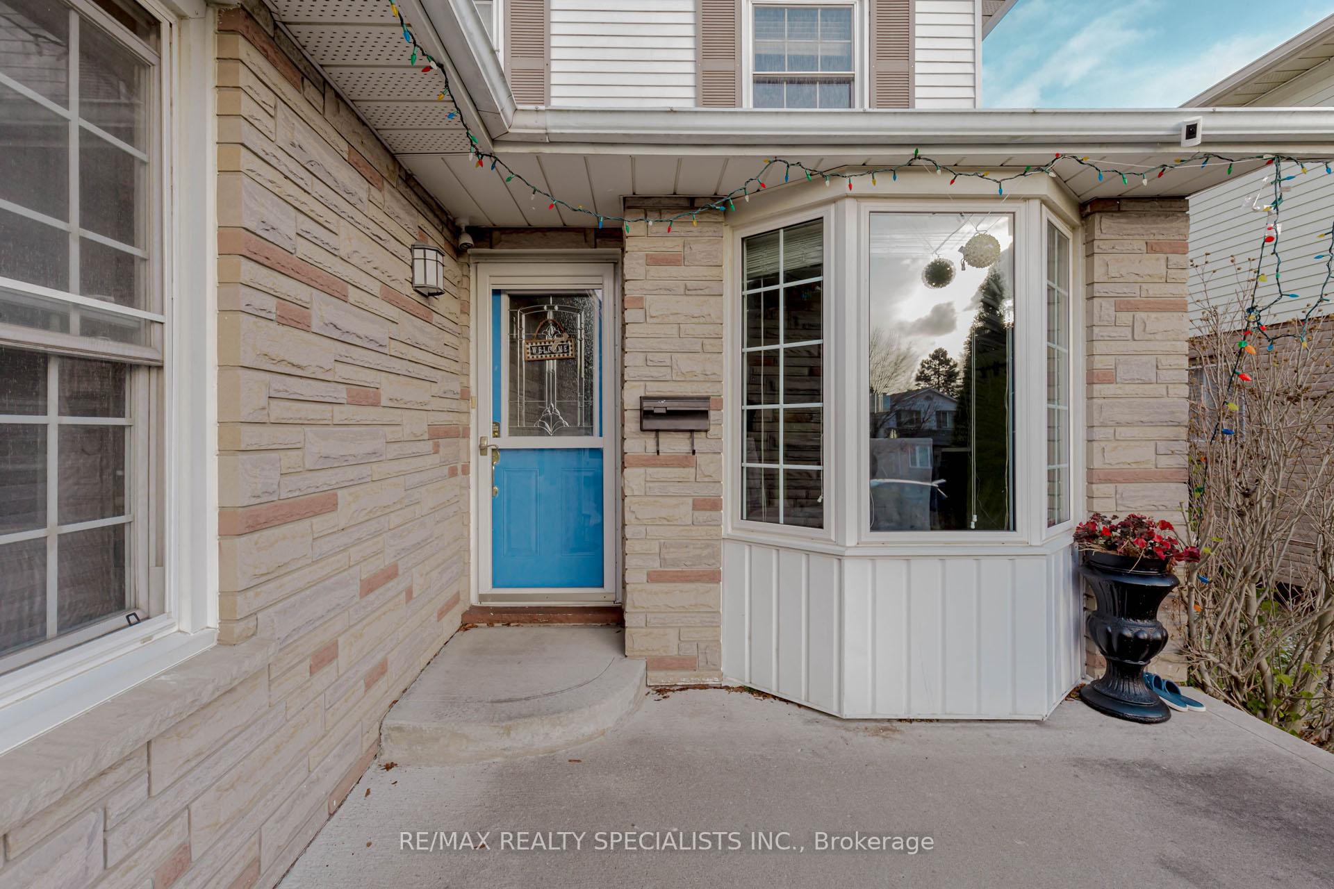 Photo 4 of 15 Cindy Avenue, Cambridge — HOMEH