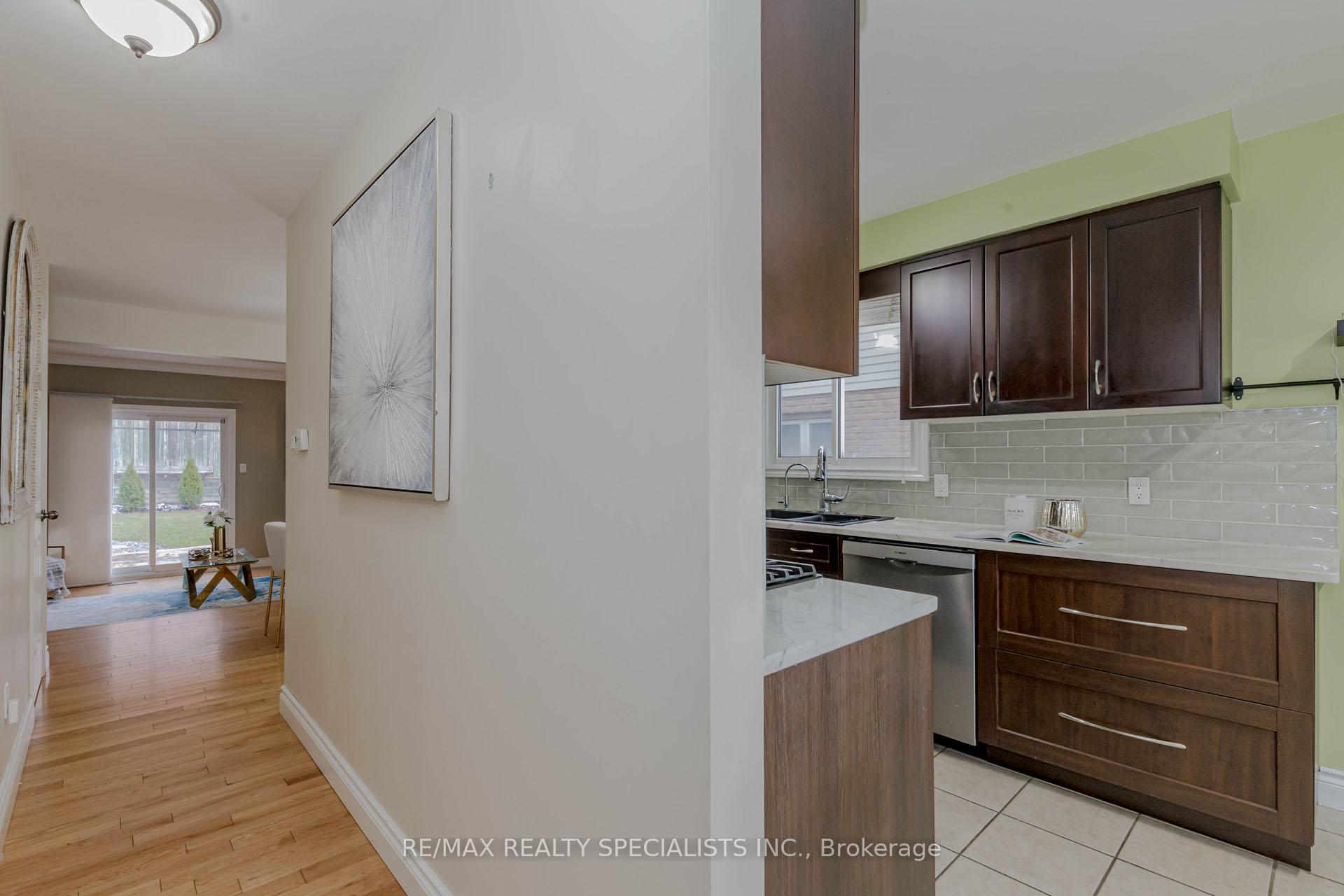 Photo 7 of 15 Cindy Avenue, Cambridge — HOMEH