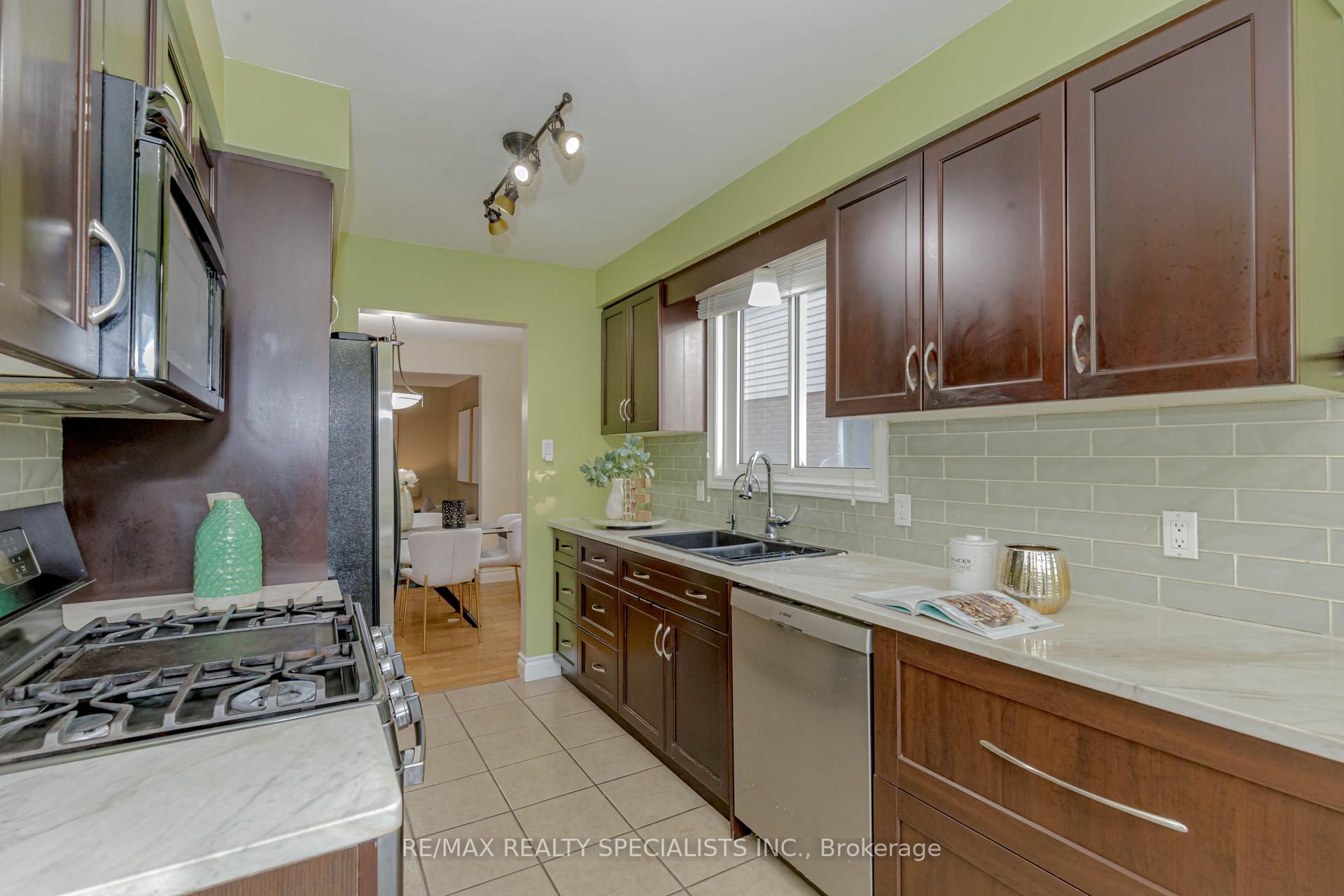 Photo 8 of 15 Cindy Avenue, Cambridge — HOMEH