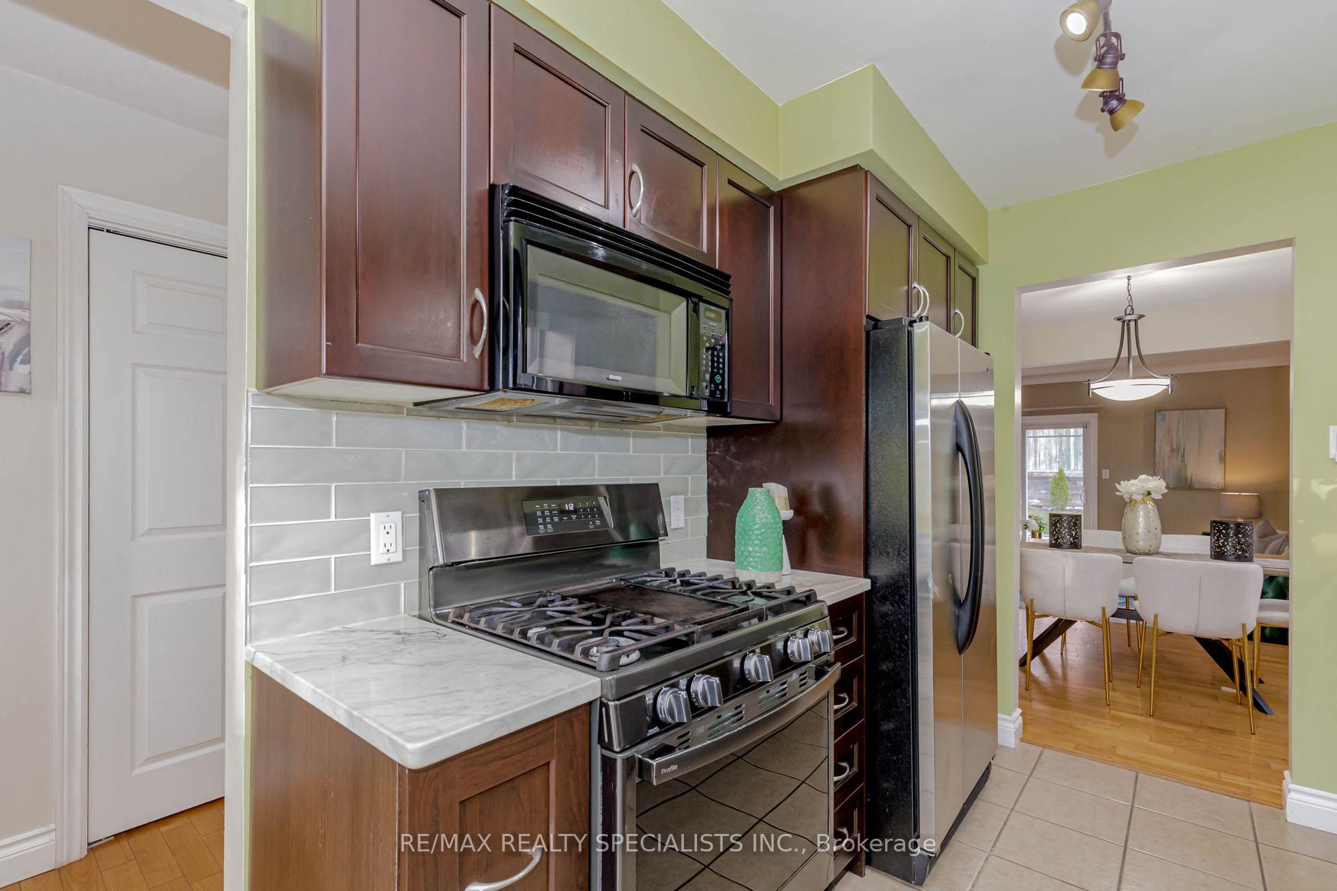 Photo 10 of 15 Cindy Avenue, Cambridge — HOMEH