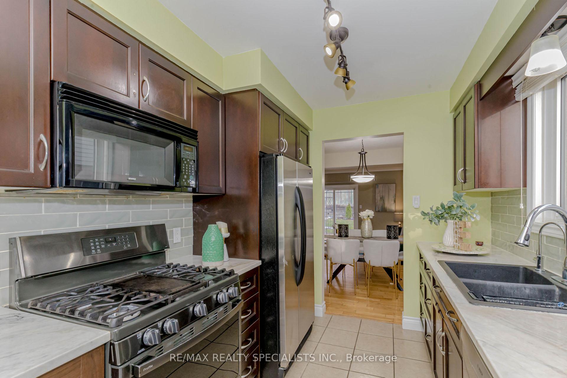 Photo 11 of 15 Cindy Avenue, Cambridge — HOMEH
