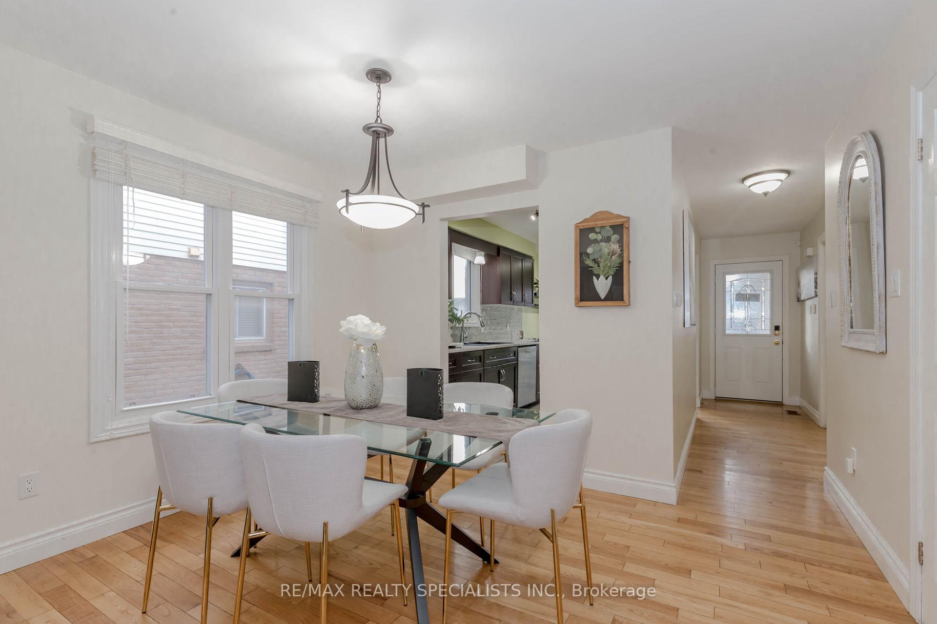 Photo 13 of 15 Cindy Avenue, Cambridge — HOMEH