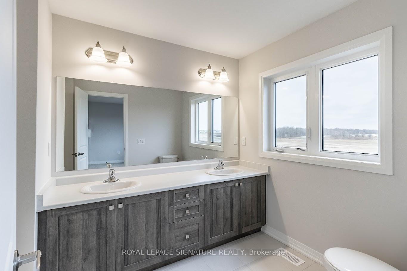 Photo 27 of 56 Freedom Crescent, Hamilton, Mount Hope — HOMEH