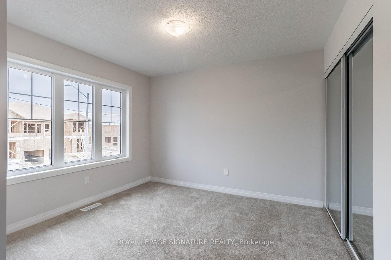 Photo 32 of 56 Freedom Crescent, Hamilton, Mount Hope — HOMEH