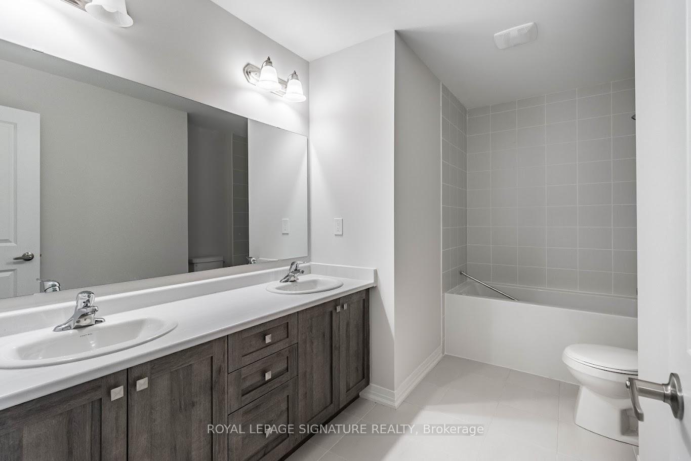 Photo 35 of 56 Freedom Crescent, Hamilton, Mount Hope — HOMEH