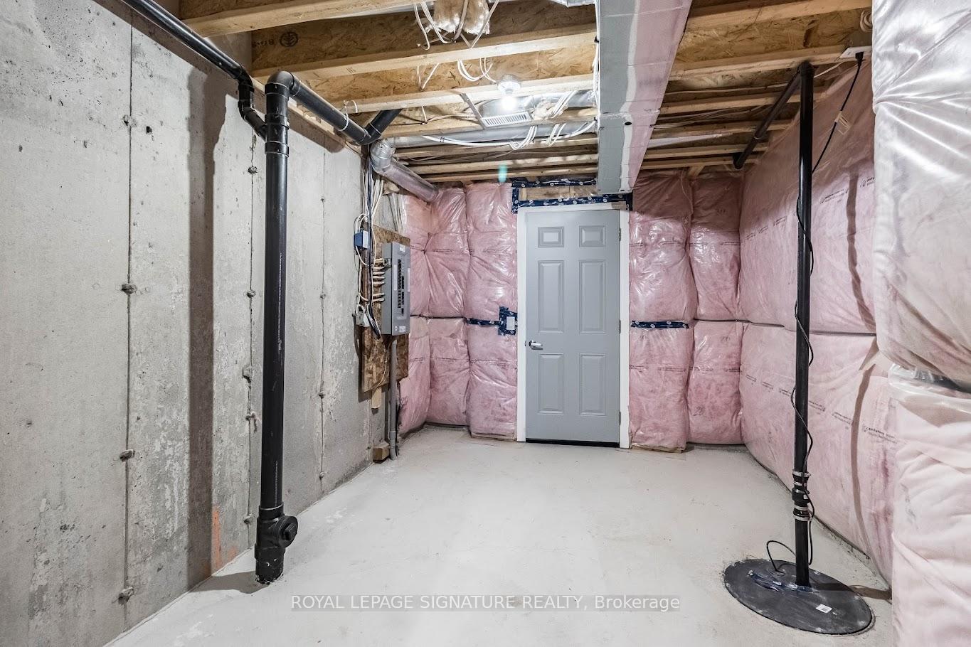 Photo 43 of 56 Freedom Crescent, Hamilton, Mount Hope — HOMEH