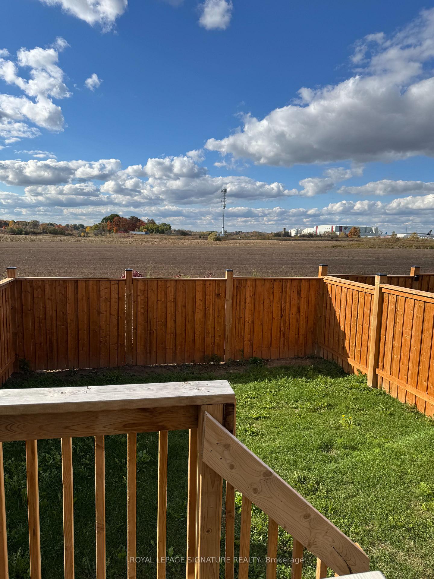 Photo 48 of 56 Freedom Crescent, Hamilton, Mount Hope — HOMEH