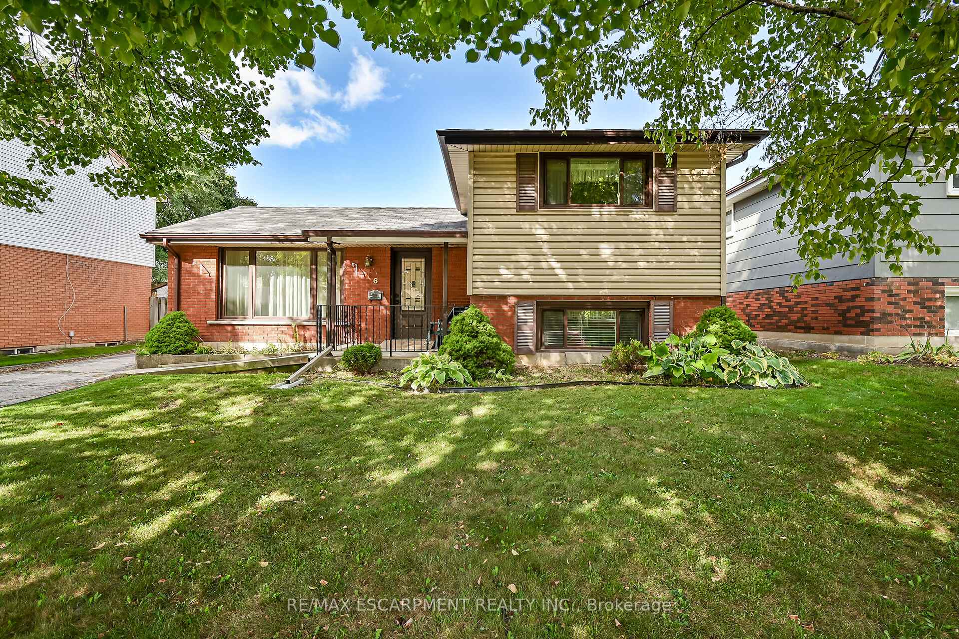 Photo 1 of 6 Kirkland Avenue, Hamilton, Lawfield — HOMEH