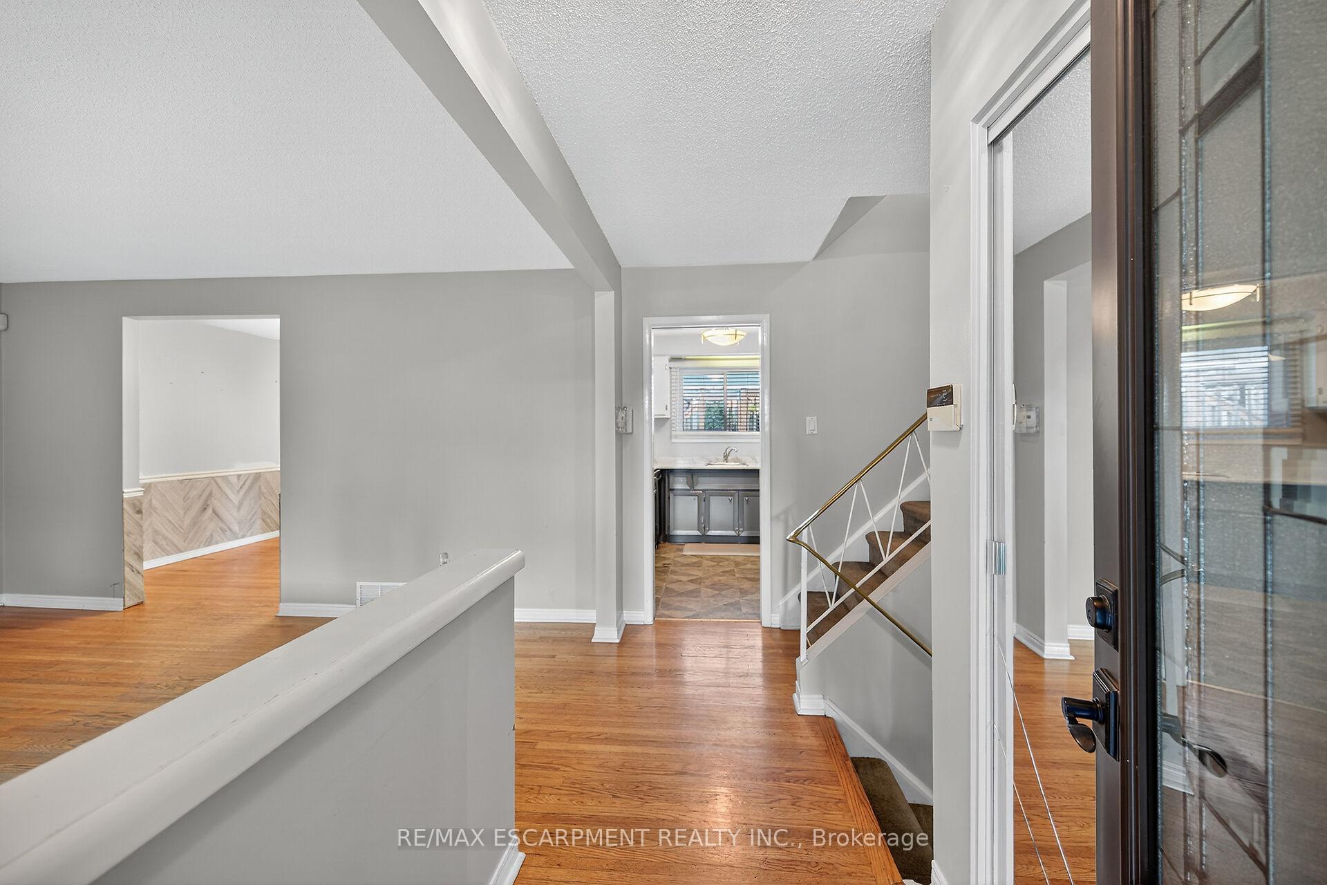 Photo 8 of 6 Kirkland Avenue, Hamilton, Lawfield — HOMEH