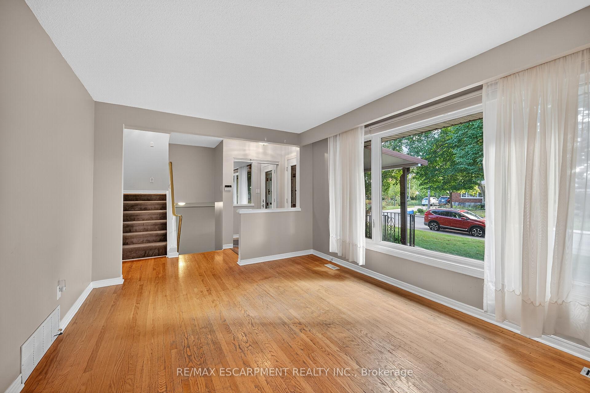 Photo 9 of 6 Kirkland Avenue, Hamilton, Lawfield — HOMEH
