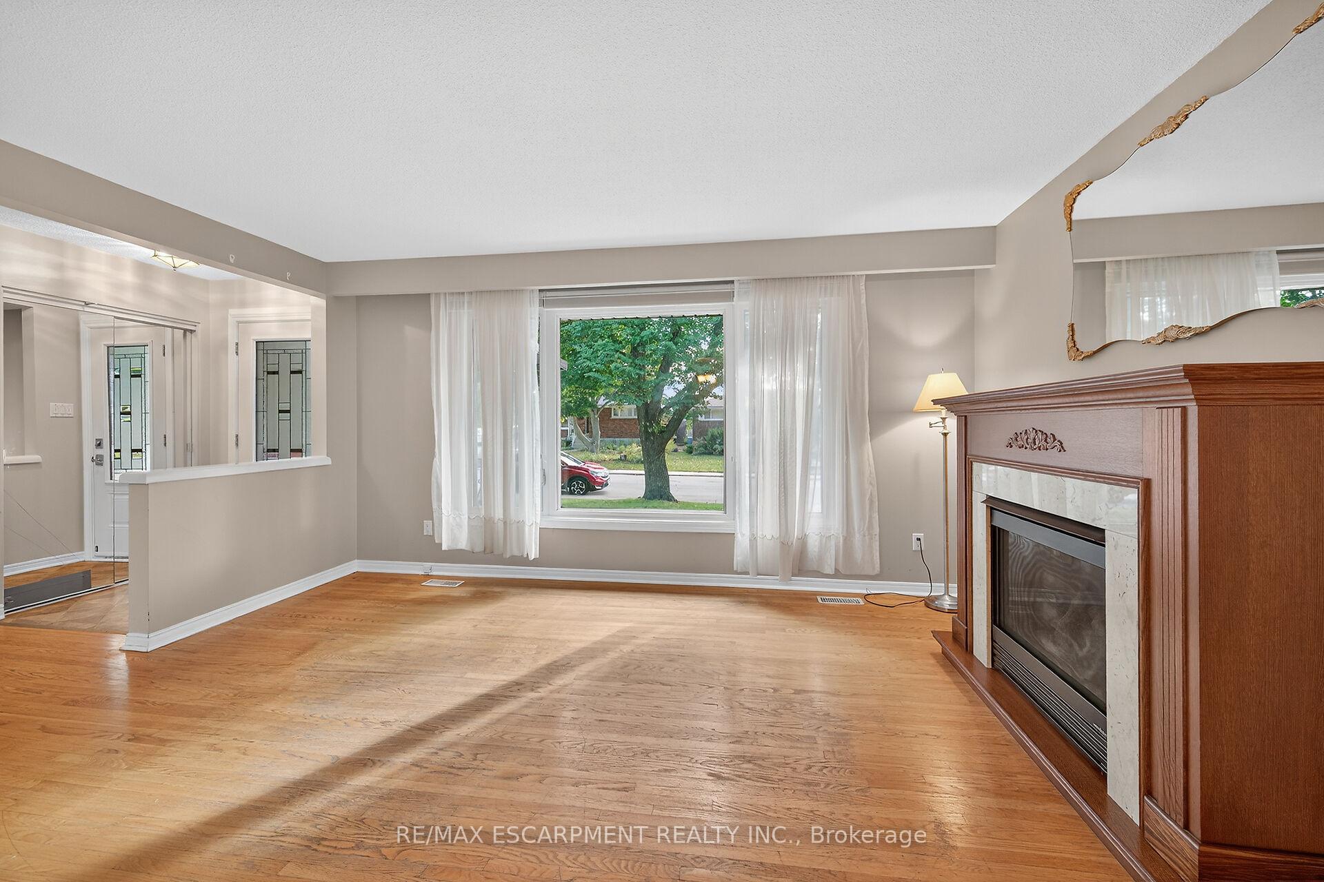 Photo 10 of 6 Kirkland Avenue, Hamilton, Lawfield — HOMEH