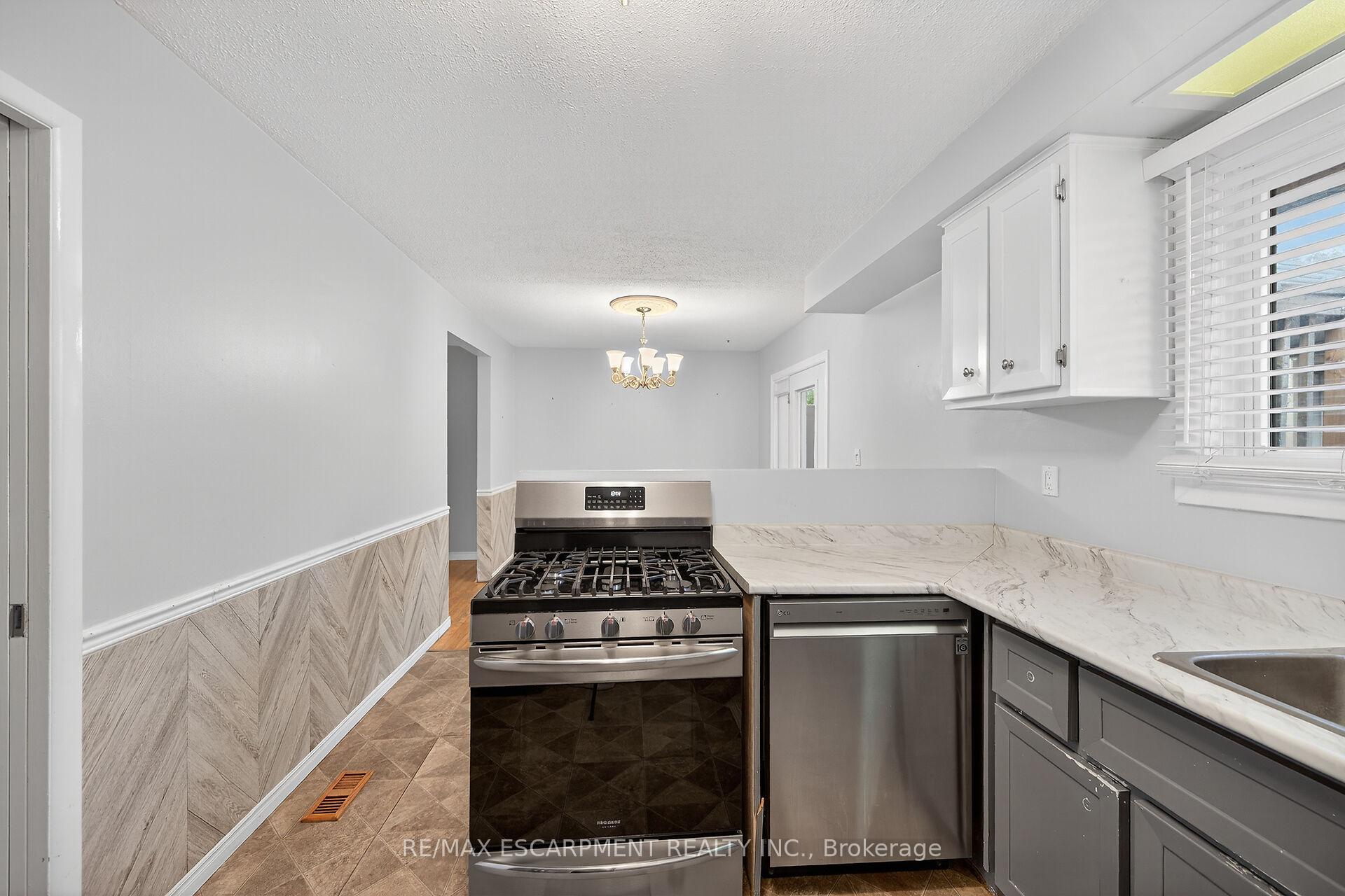 Photo 18 of 6 Kirkland Avenue, Hamilton, Lawfield — HOMEH