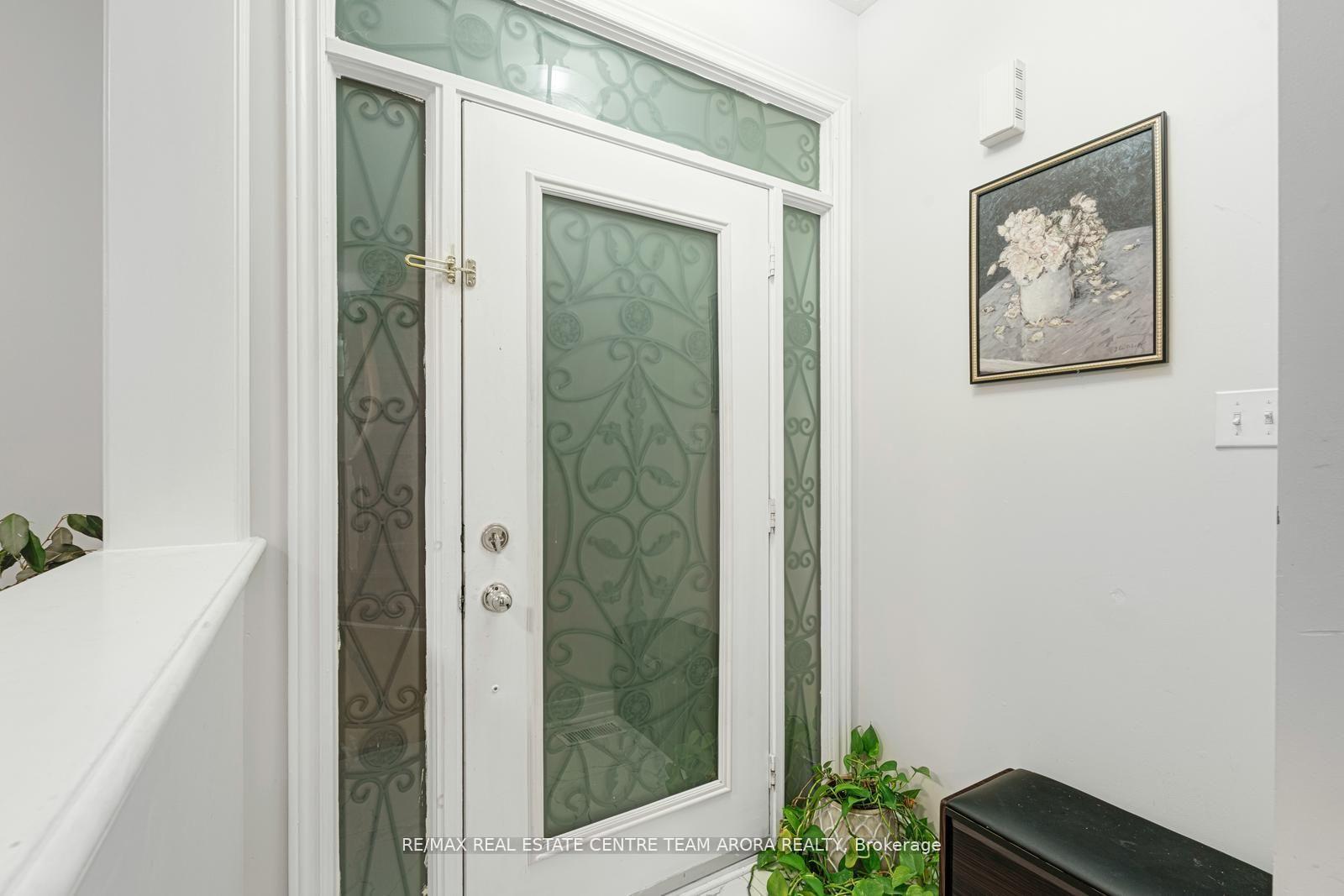 Photo 3 of 22 Outlook Avenue, Brampton, Bram West — HOMEH