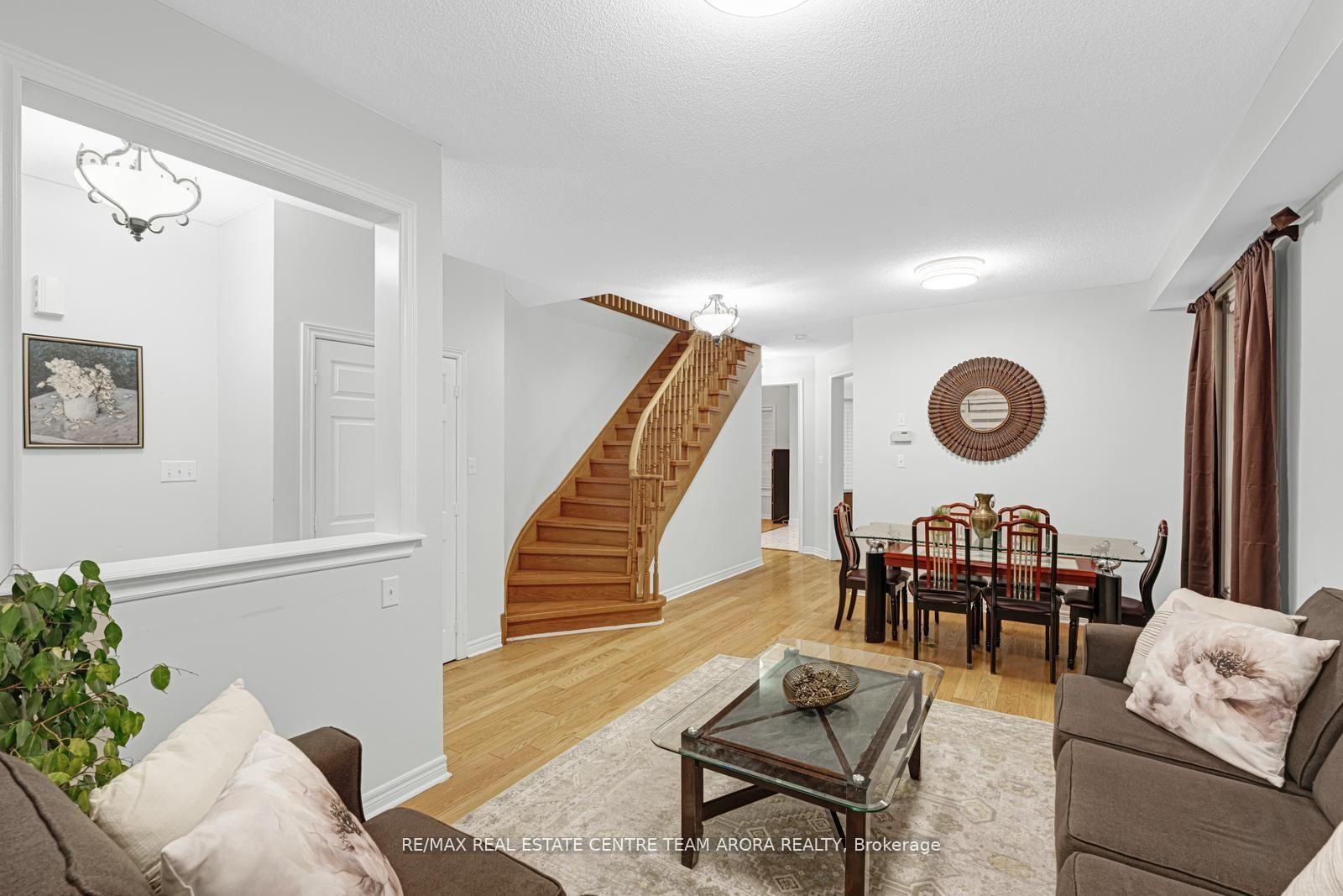 Photo 10 of 22 Outlook Avenue, Brampton, Bram West — HOMEH