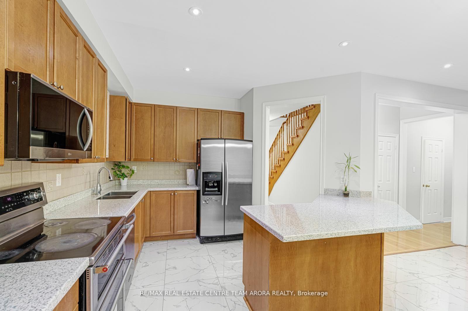 Photo 11 of 22 Outlook Avenue, Brampton, Bram West — HOMEH