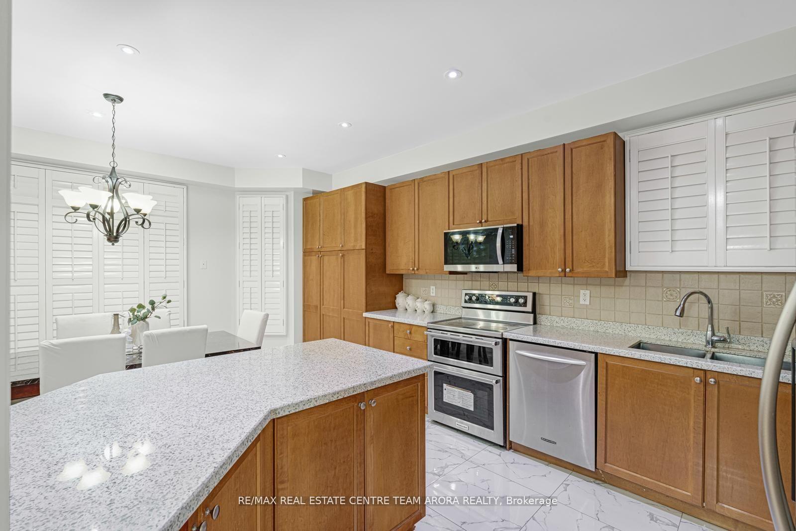 Photo 13 of 22 Outlook Avenue, Brampton, Bram West — HOMEH