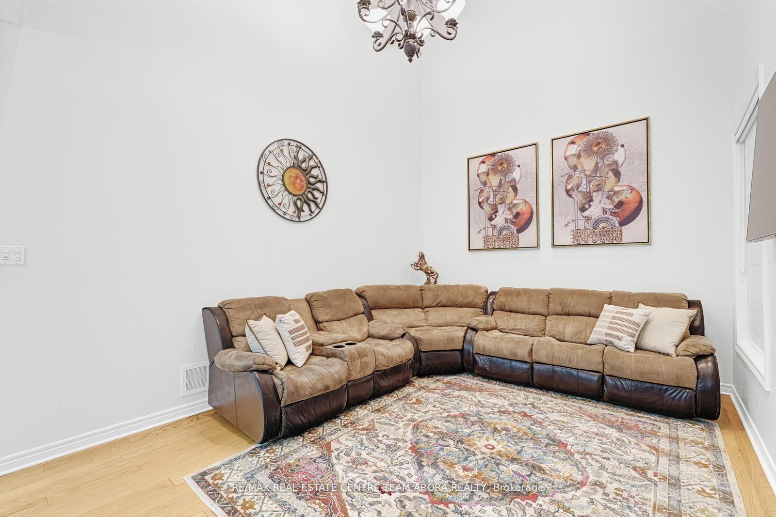 Photo 20 of 22 Outlook Avenue, Brampton, Bram West — HOMEH