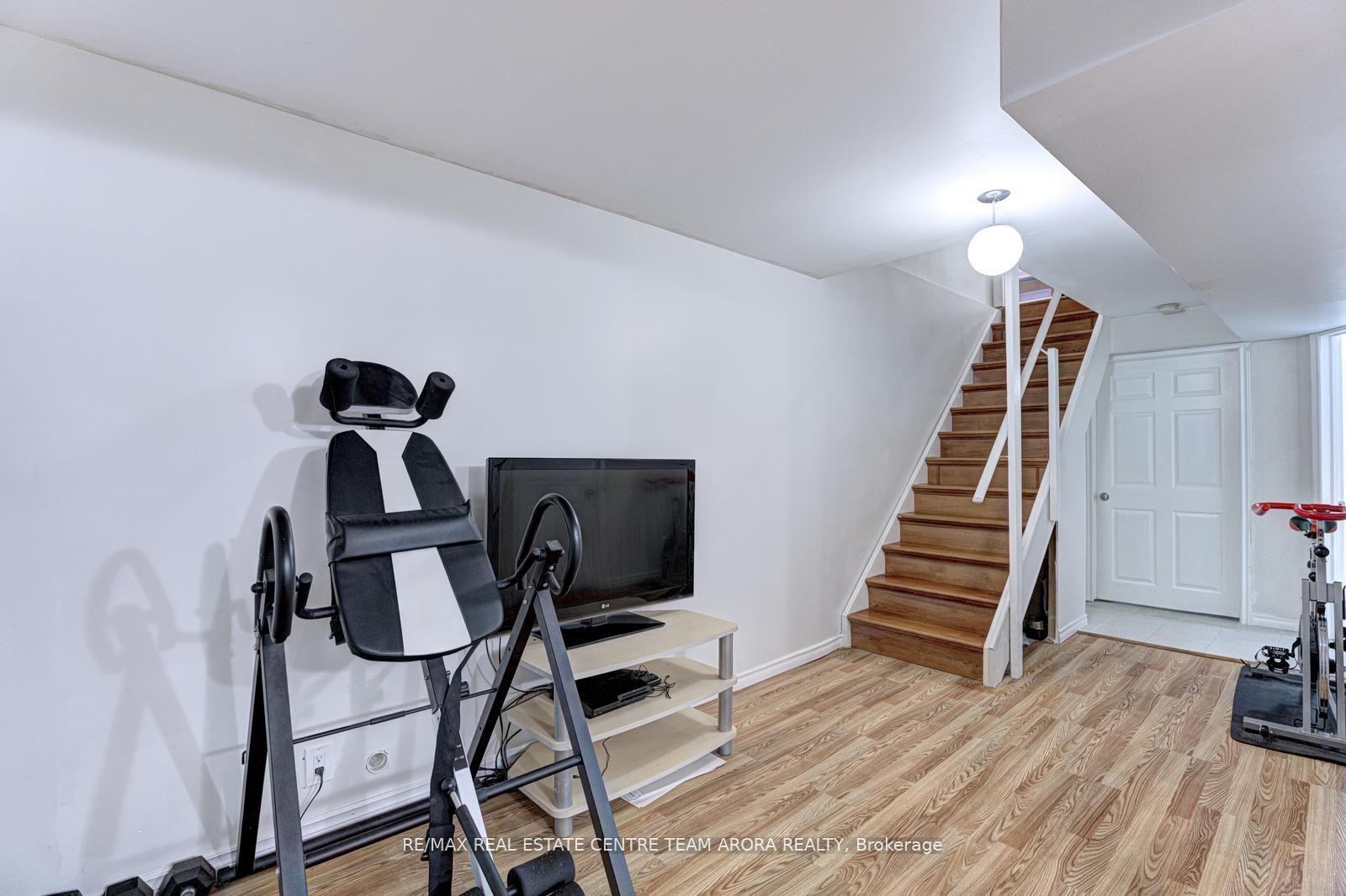 Photo 37 of 22 Outlook Avenue, Brampton, Bram West — HOMEH