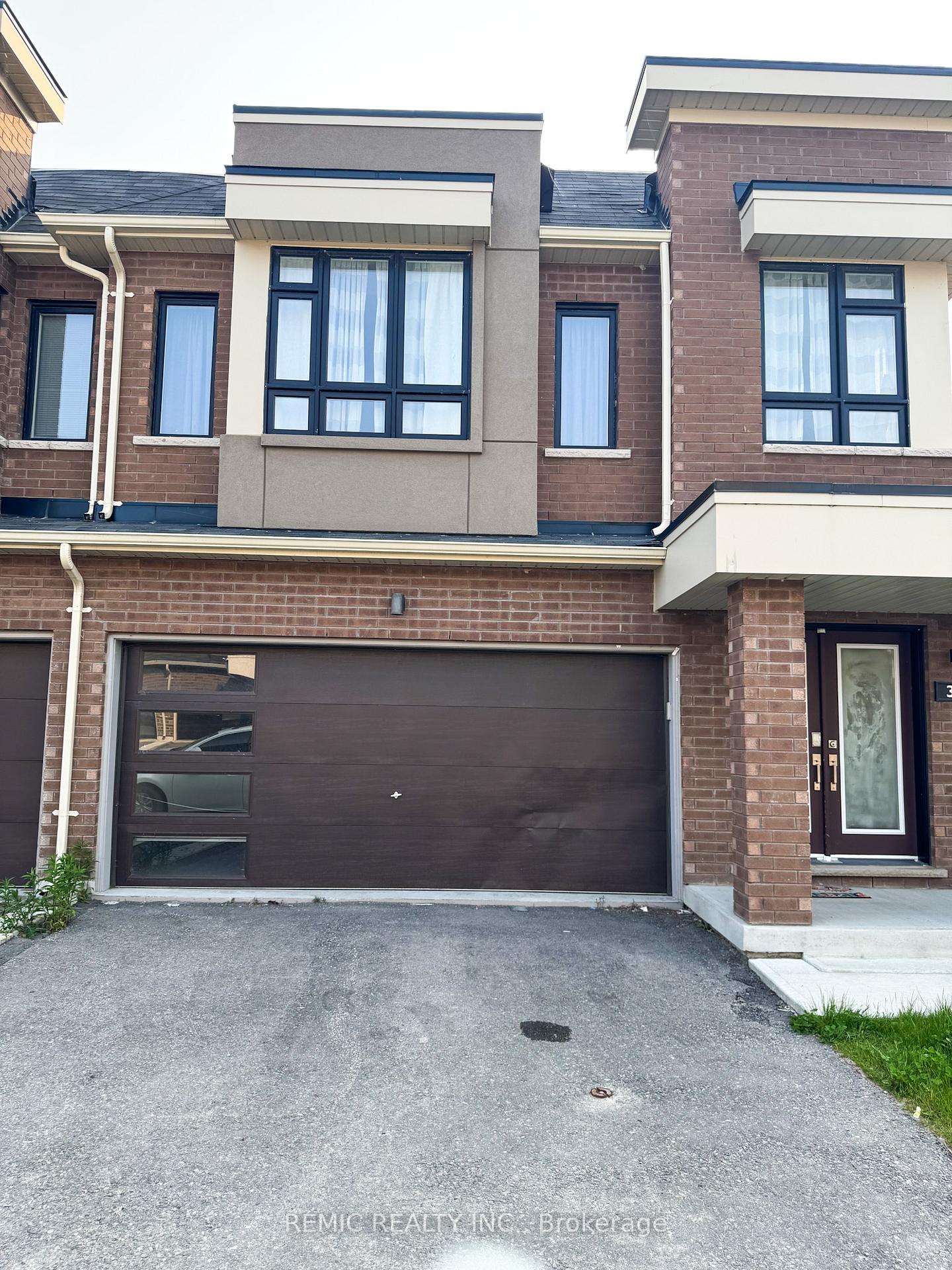 Photo 1 of 36 Sailors Landing, Clarington, Bowmanville — HOMEH