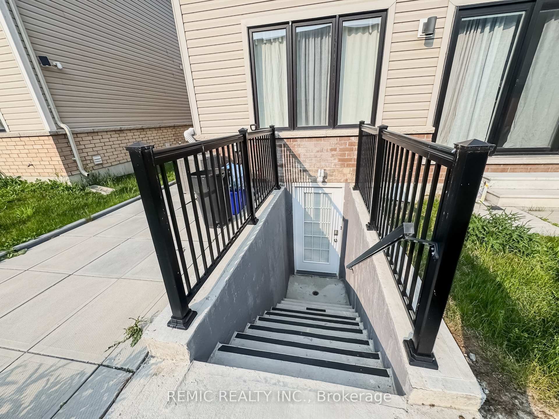 Photo 22 of 36 Sailors Landing, Clarington, Bowmanville — HOMEH