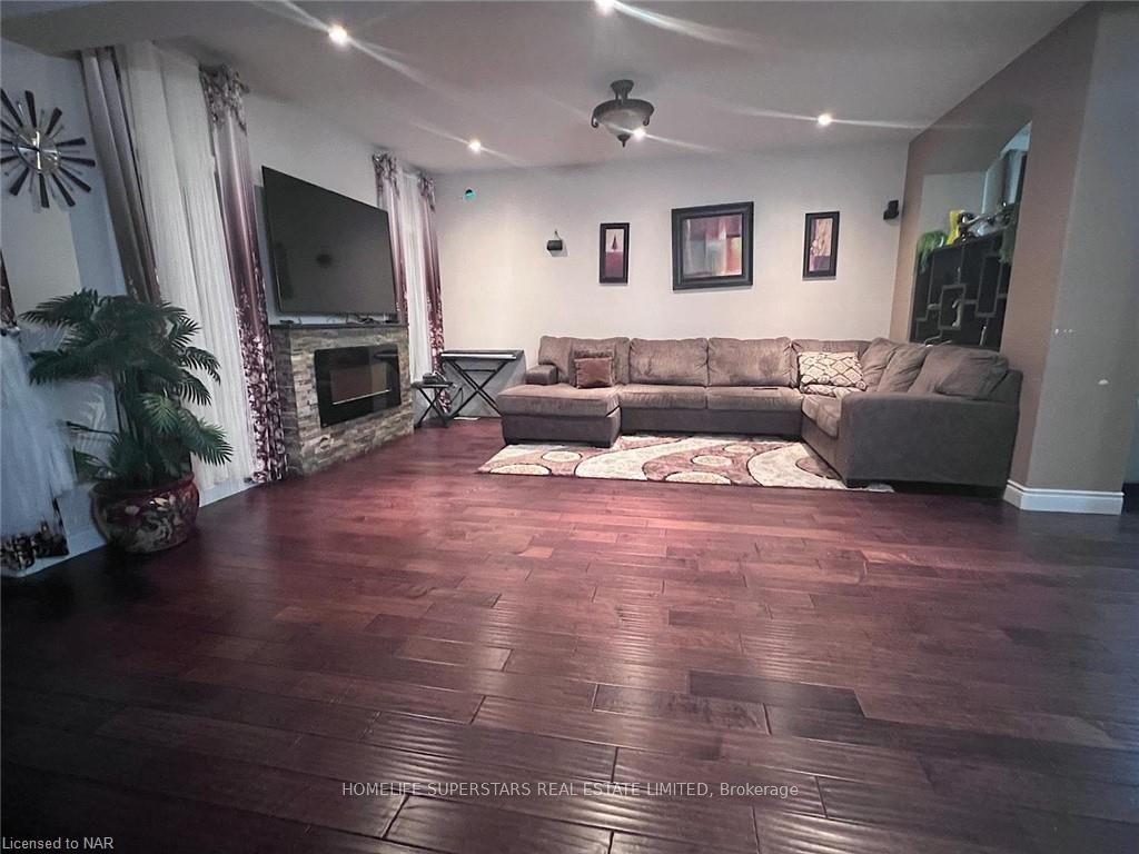 Photo 5 of 147 Maple Bush Drive, Cambridge — HOMEH