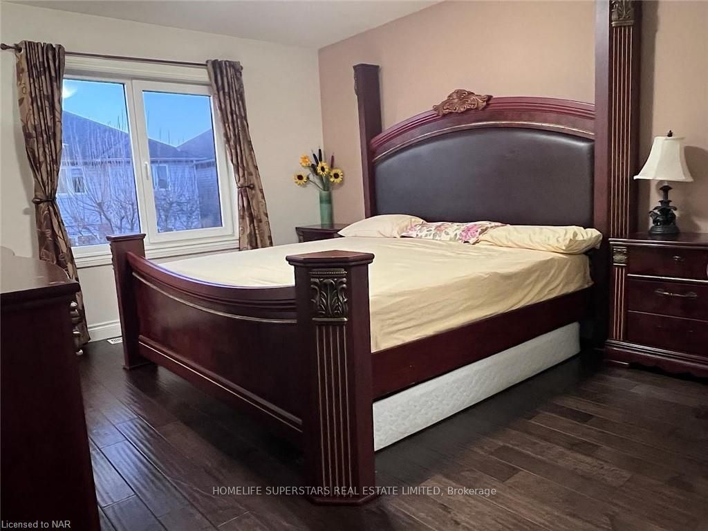 Photo 14 of 147 Maple Bush Drive, Cambridge — HOMEH