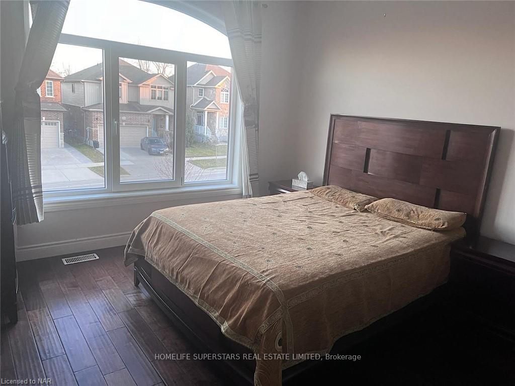 Photo 16 of 147 Maple Bush Drive, Cambridge — HOMEH