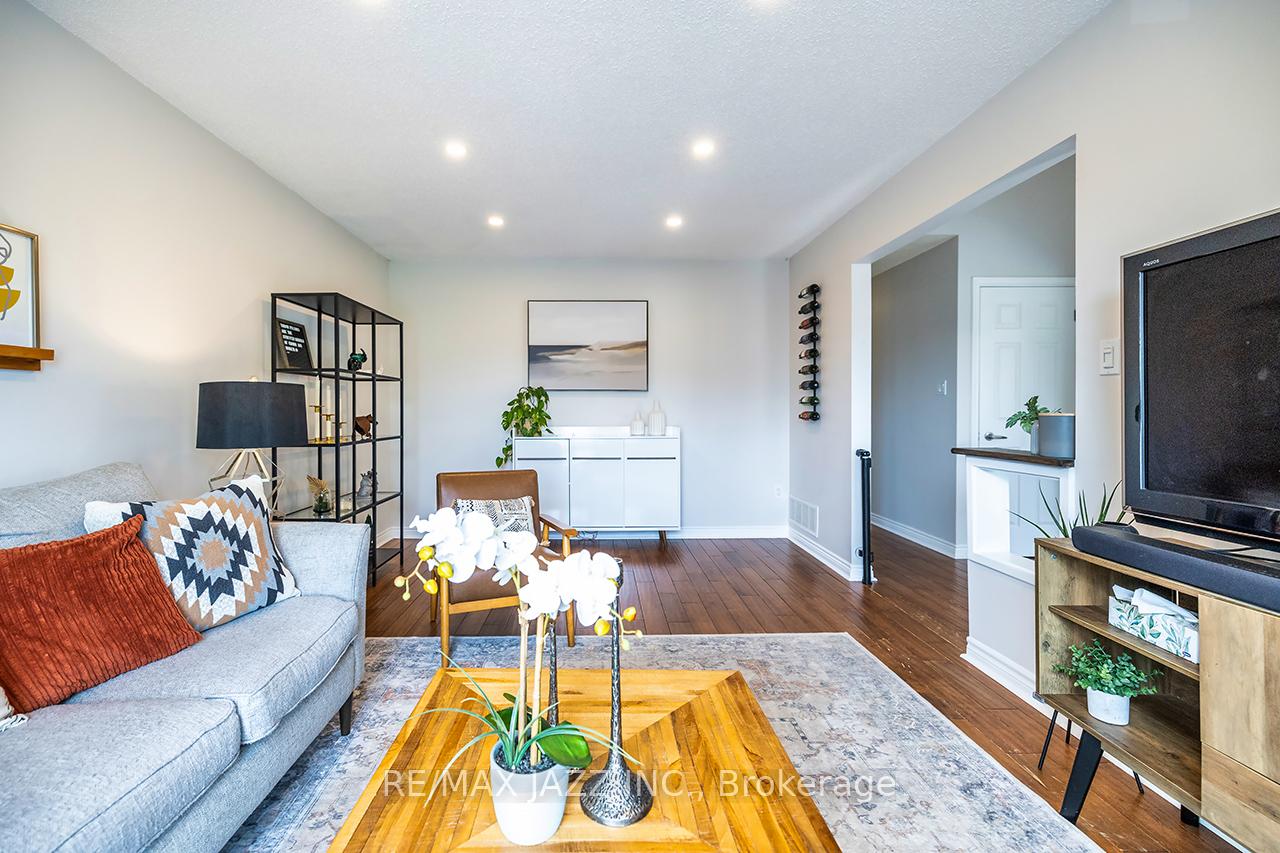 Photo 6 of 22 Dunkin Avenue, Clarington, Courtice — HOMEH