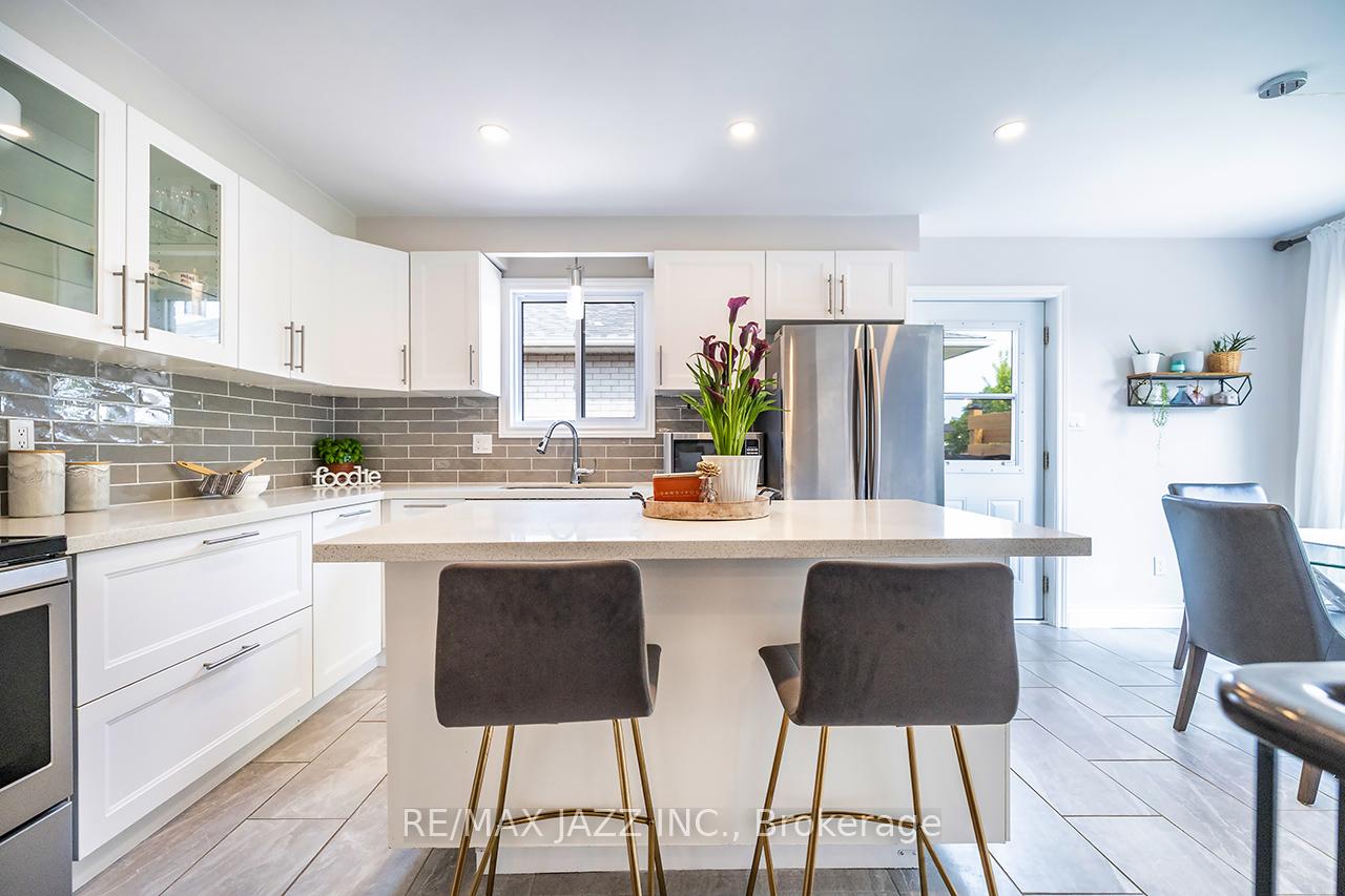 Photo 7 of 22 Dunkin Avenue, Clarington, Courtice — HOMEH