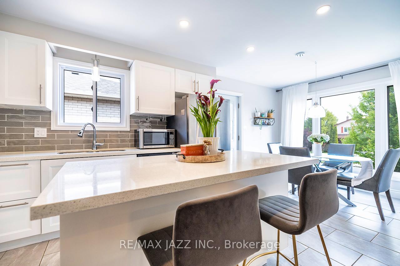 Photo 8 of 22 Dunkin Avenue, Clarington, Courtice — HOMEH