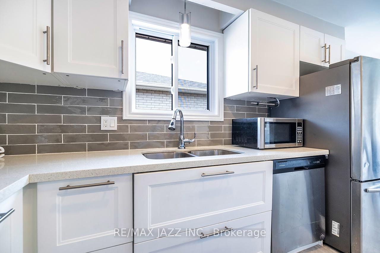 Photo 9 of 22 Dunkin Avenue, Clarington, Courtice — HOMEH