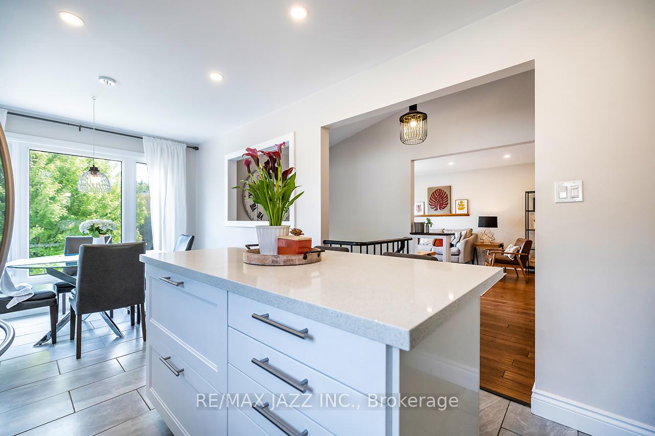 Photo 10 of 22 Dunkin Avenue, Clarington, Courtice — HOMEH