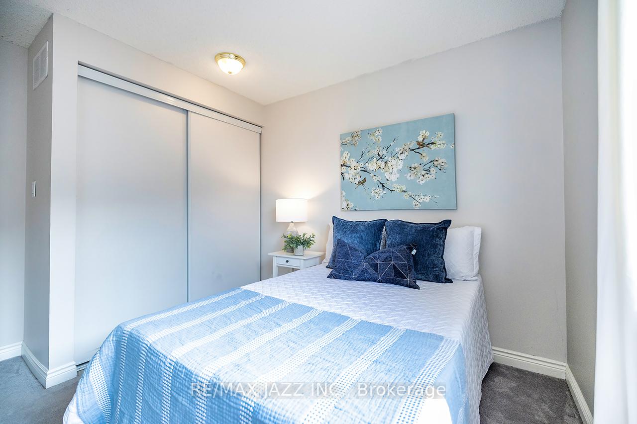 Photo 15 of 22 Dunkin Avenue, Clarington, Courtice — HOMEH