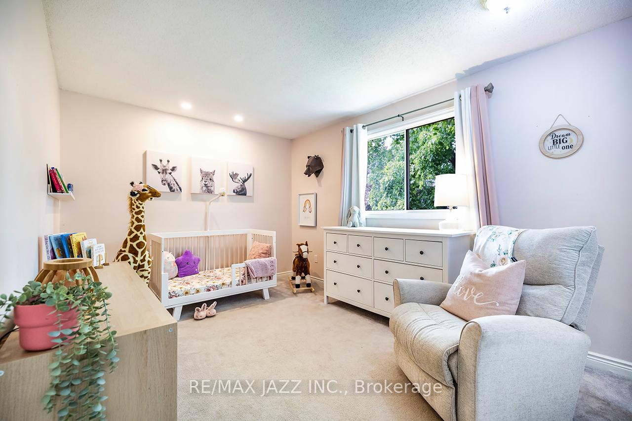Photo 16 of 22 Dunkin Avenue, Clarington, Courtice — HOMEH