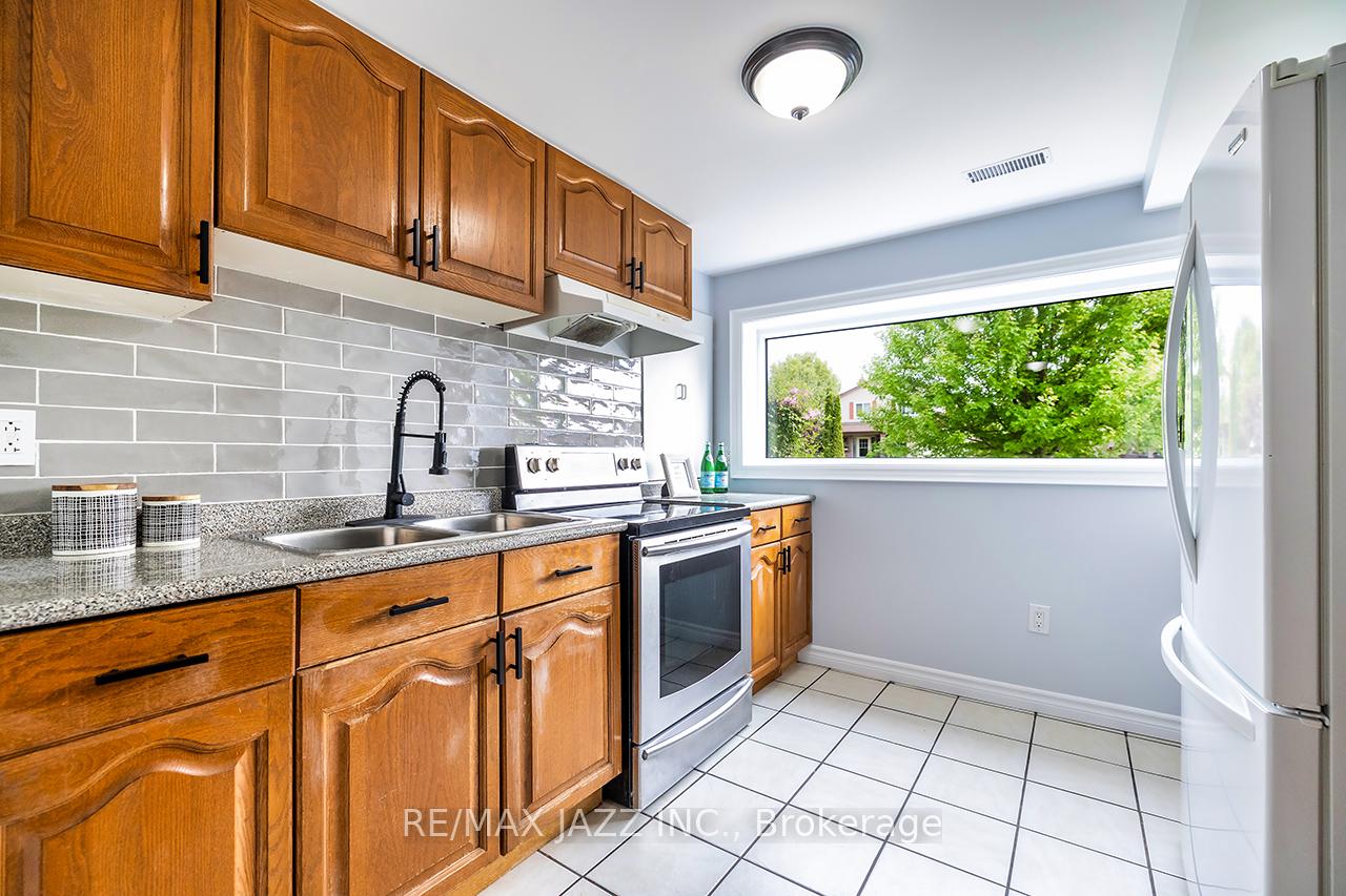 Photo 23 of 22 Dunkin Avenue, Clarington, Courtice — HOMEH