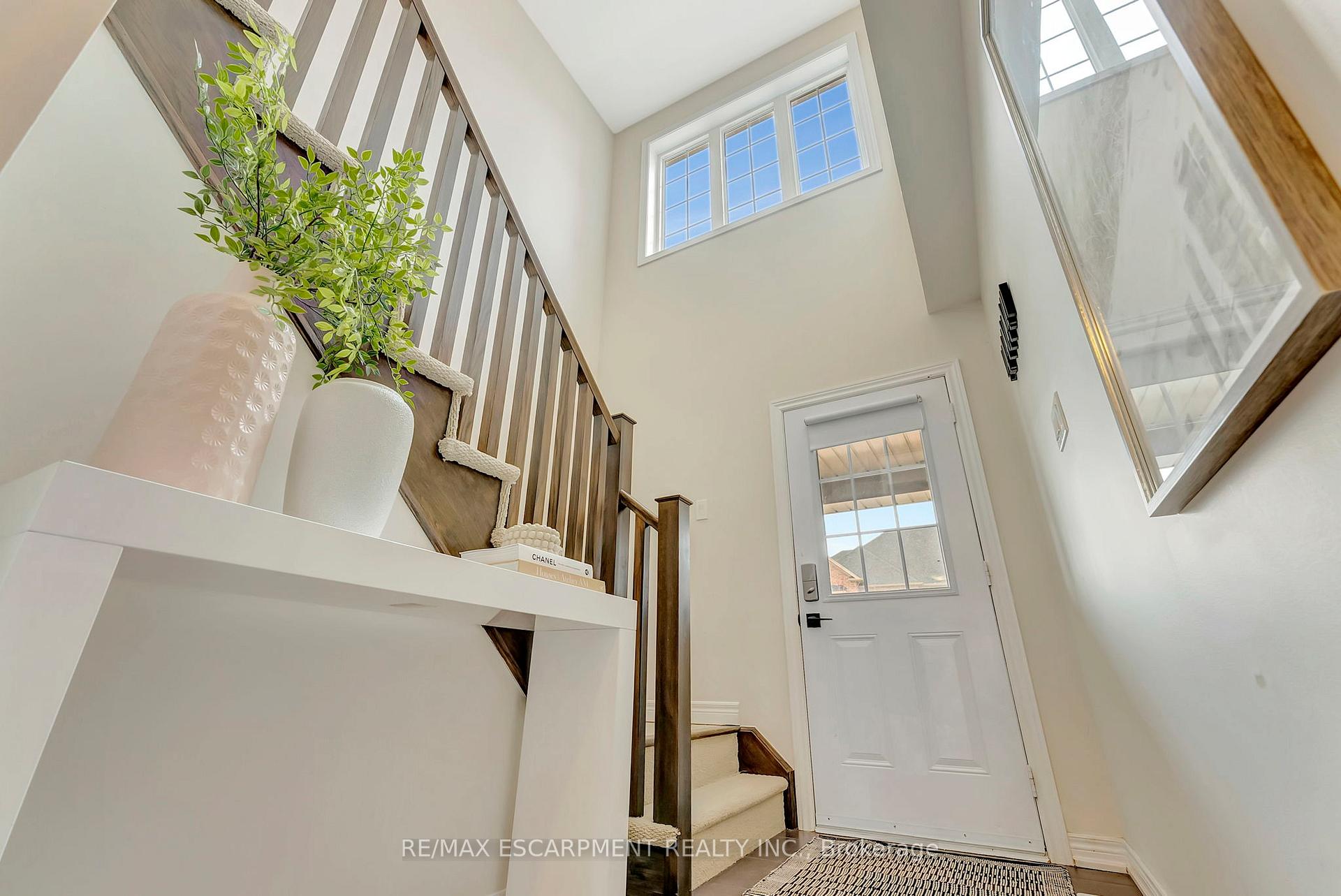 Photo 4 of 71 Pettitt Drive, Guelph, Grange Road — HOMEH