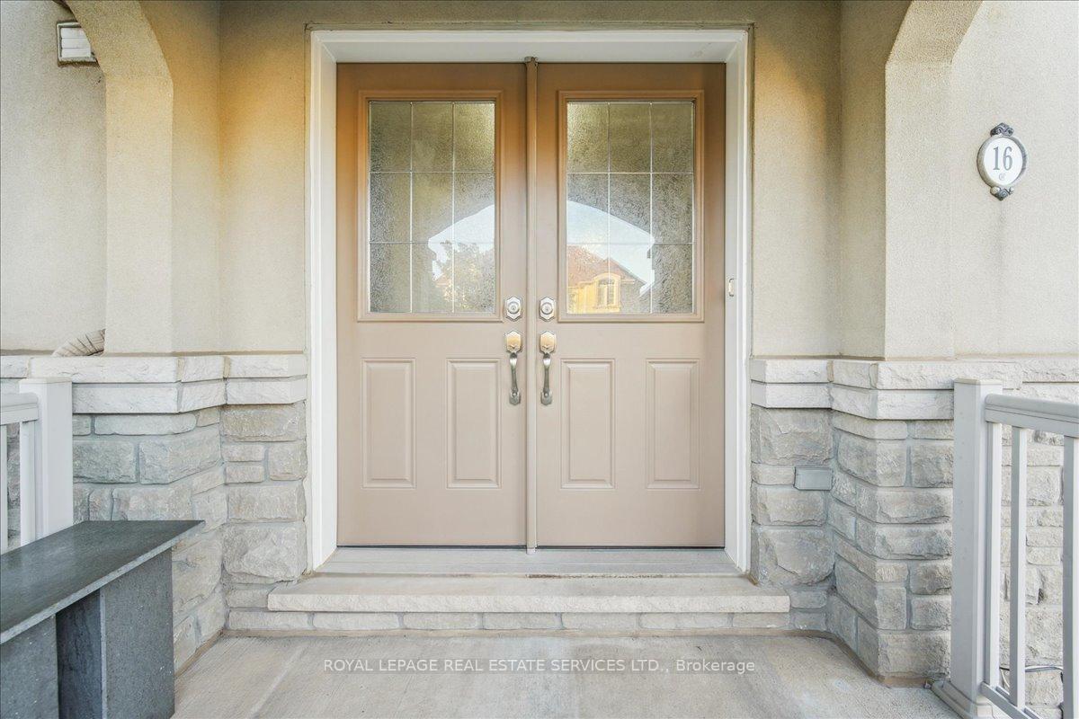 Photo 3 of 16 Beachville Circle, Brampton, Credit Valley — HOMEH