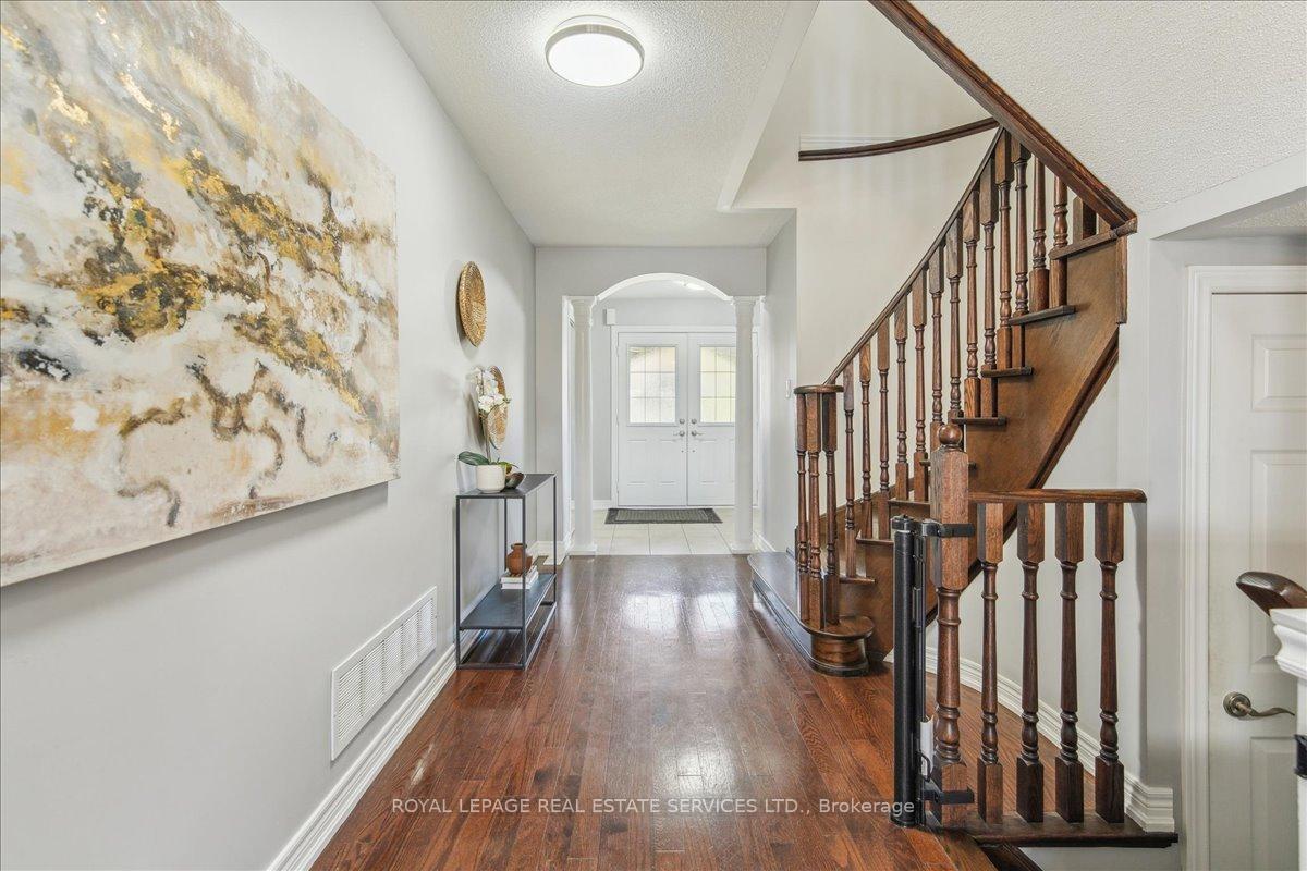 Photo 7 of 16 Beachville Circle, Brampton, Credit Valley — HOMEH